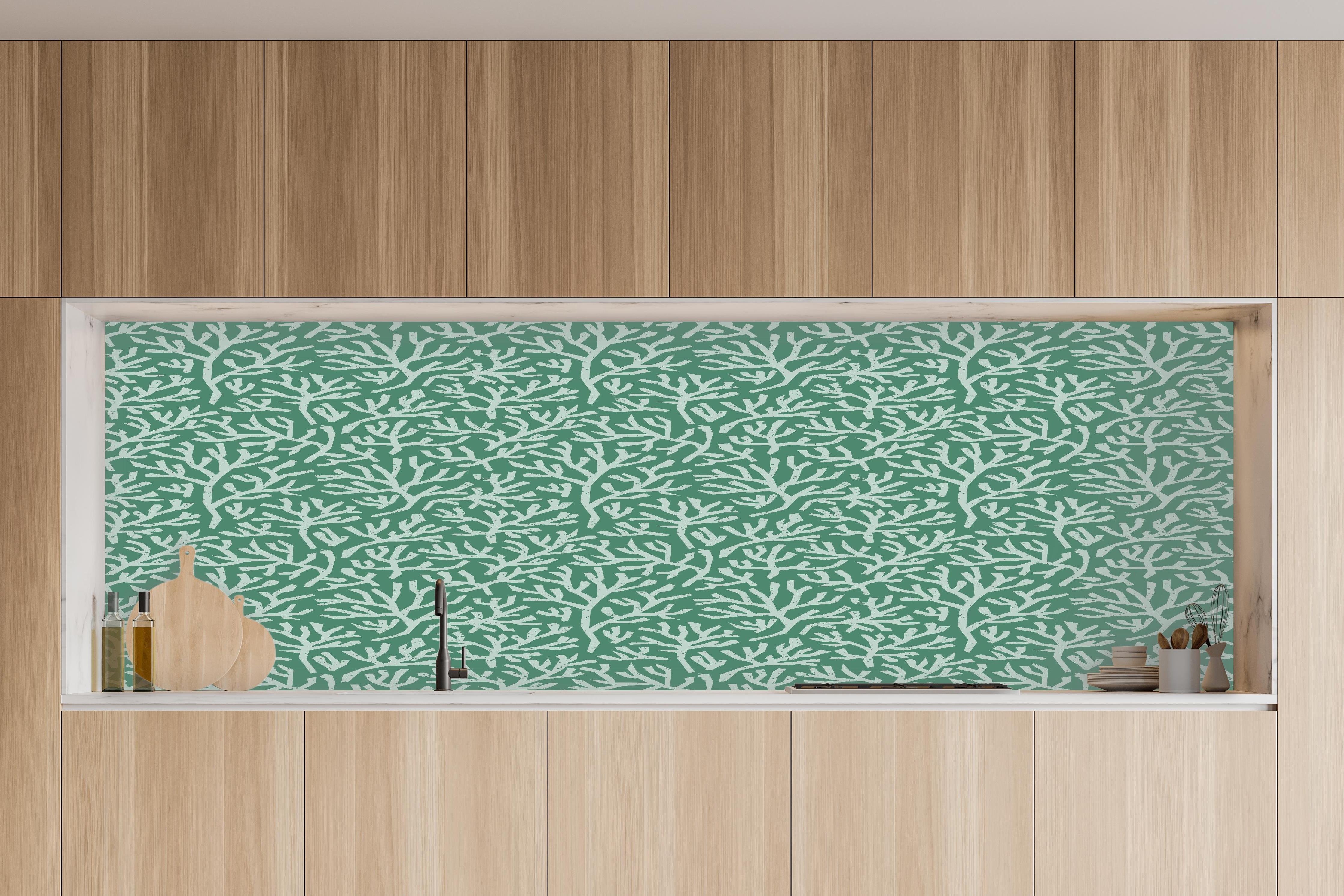 Küche - Türkis Korallen Minimal-Muster in charakteristischer Vollholz-Küche mit modernem Gasherd