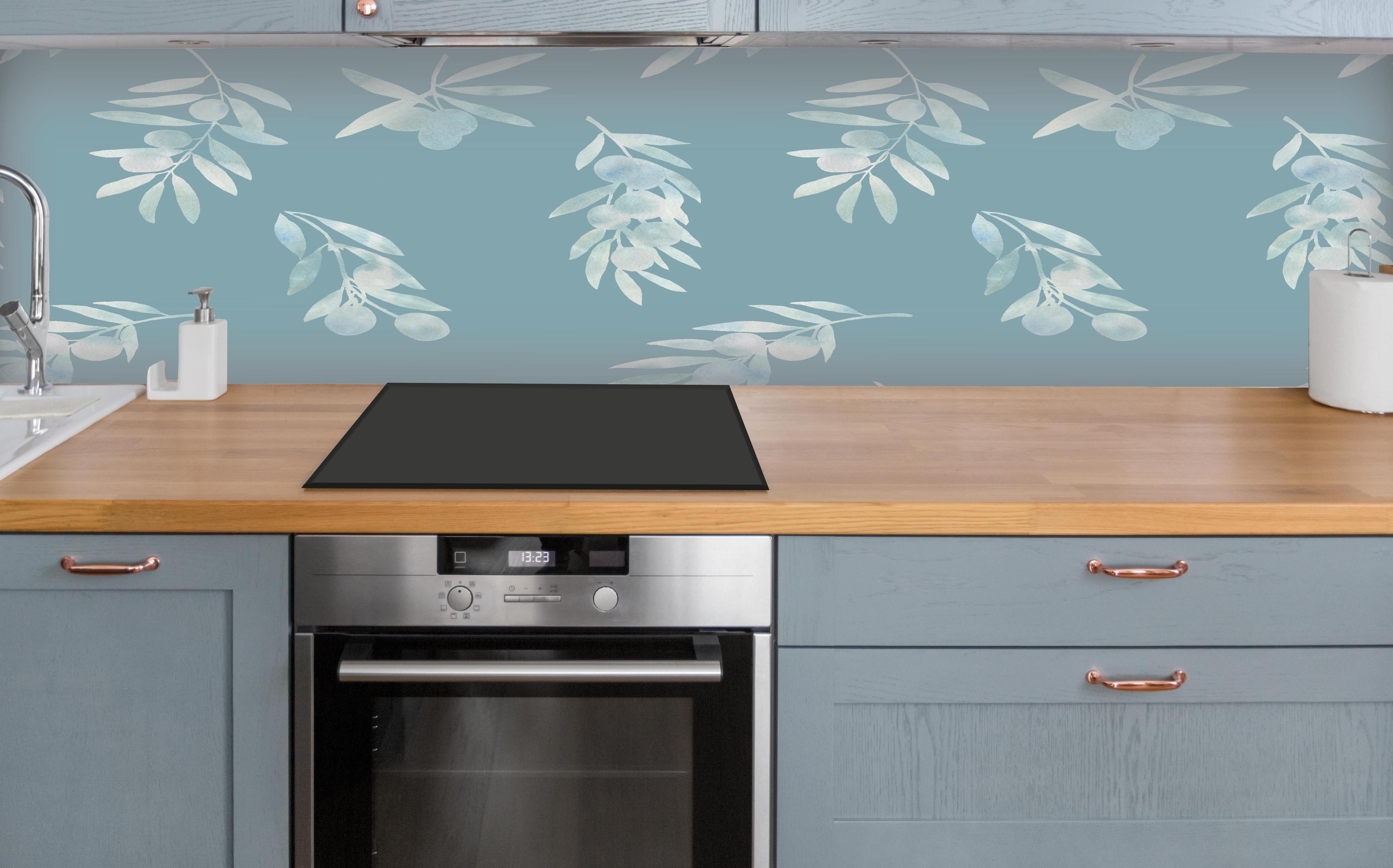 Küche - Türkis Olivenzweige Muster über polierter Holzarbeitsplatte mit Cerankochfeld