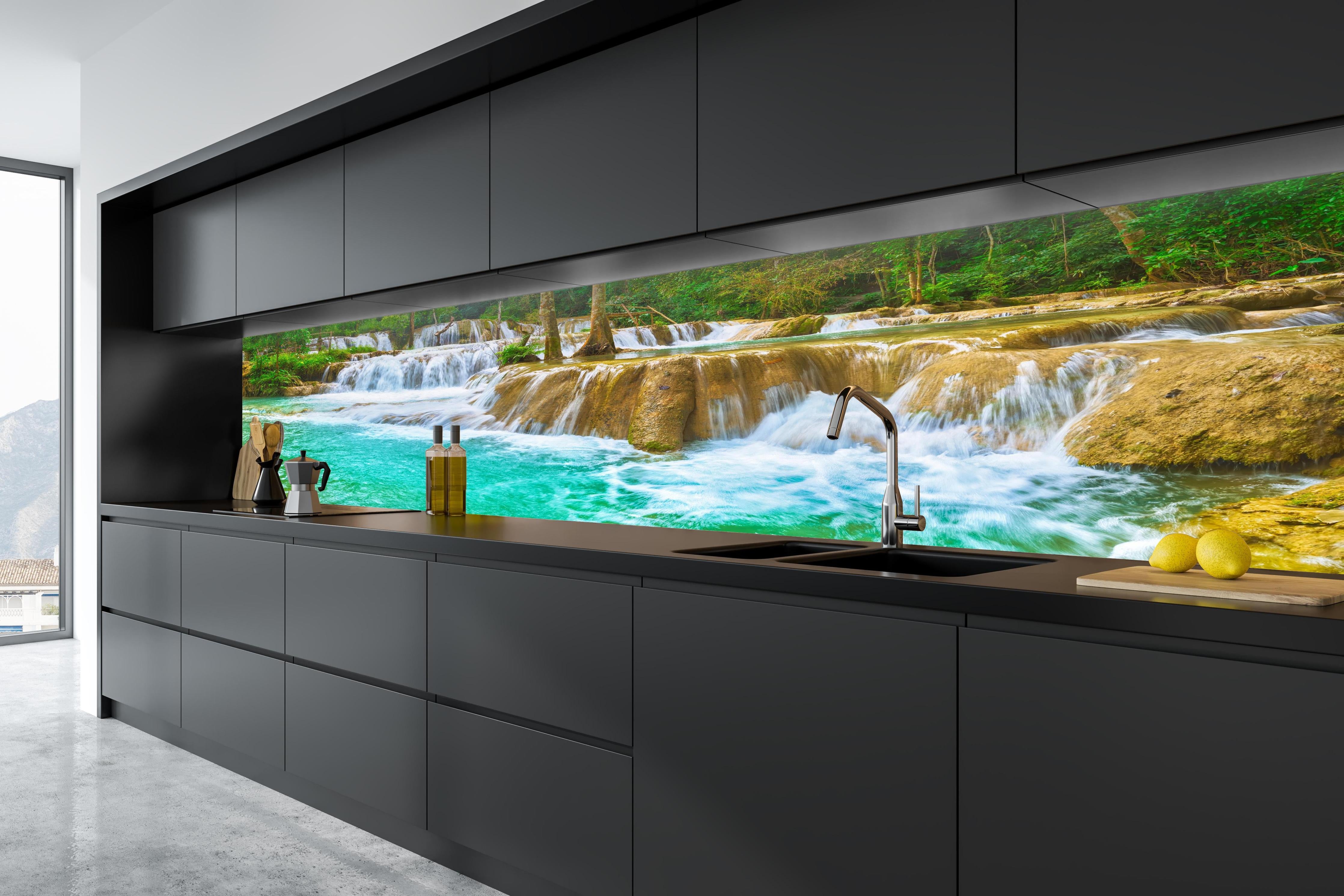 Küche - Türkisgrüner Stufen-Wasserfall in tiefschwarzer matt-premium Einbauküche