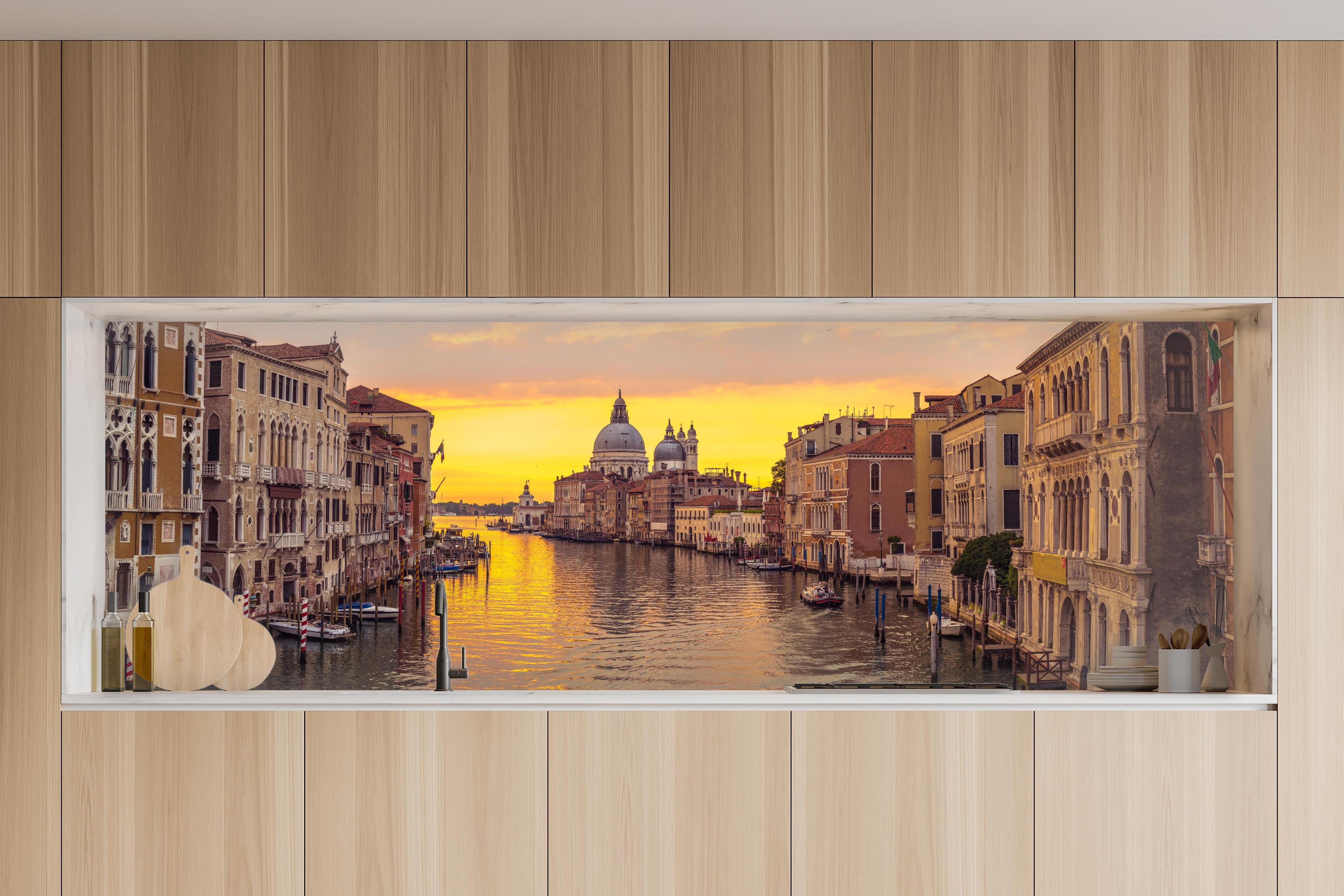 Küche - Venedig Skyline Sonnenuntergang in charakteristischer Vollholz-Küche mit modernem Gasherd
