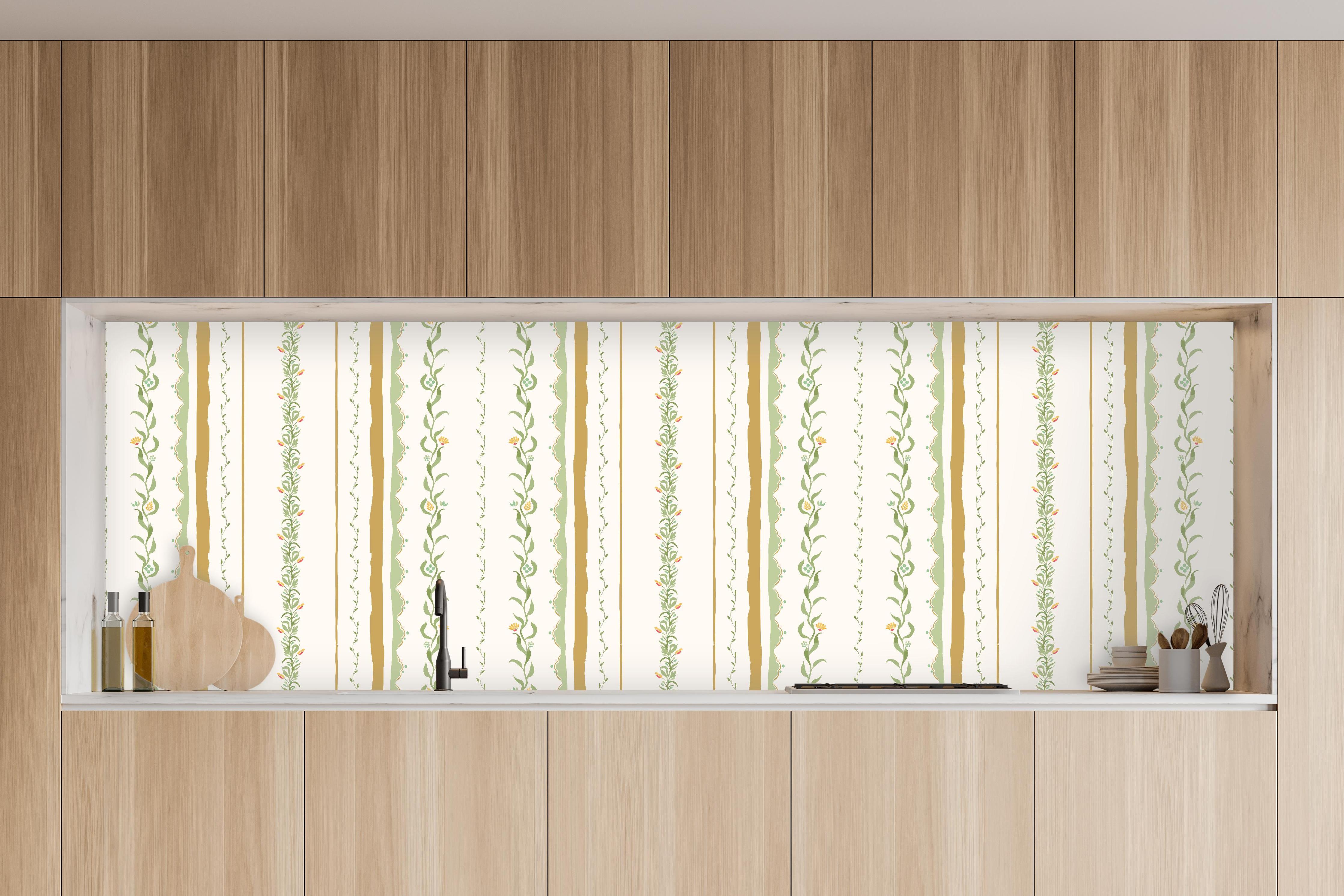 Küche - Vintage-Blumen Tapete Beige-Grün in charakteristischer Vollholz-Küche mit modernem Gasherd