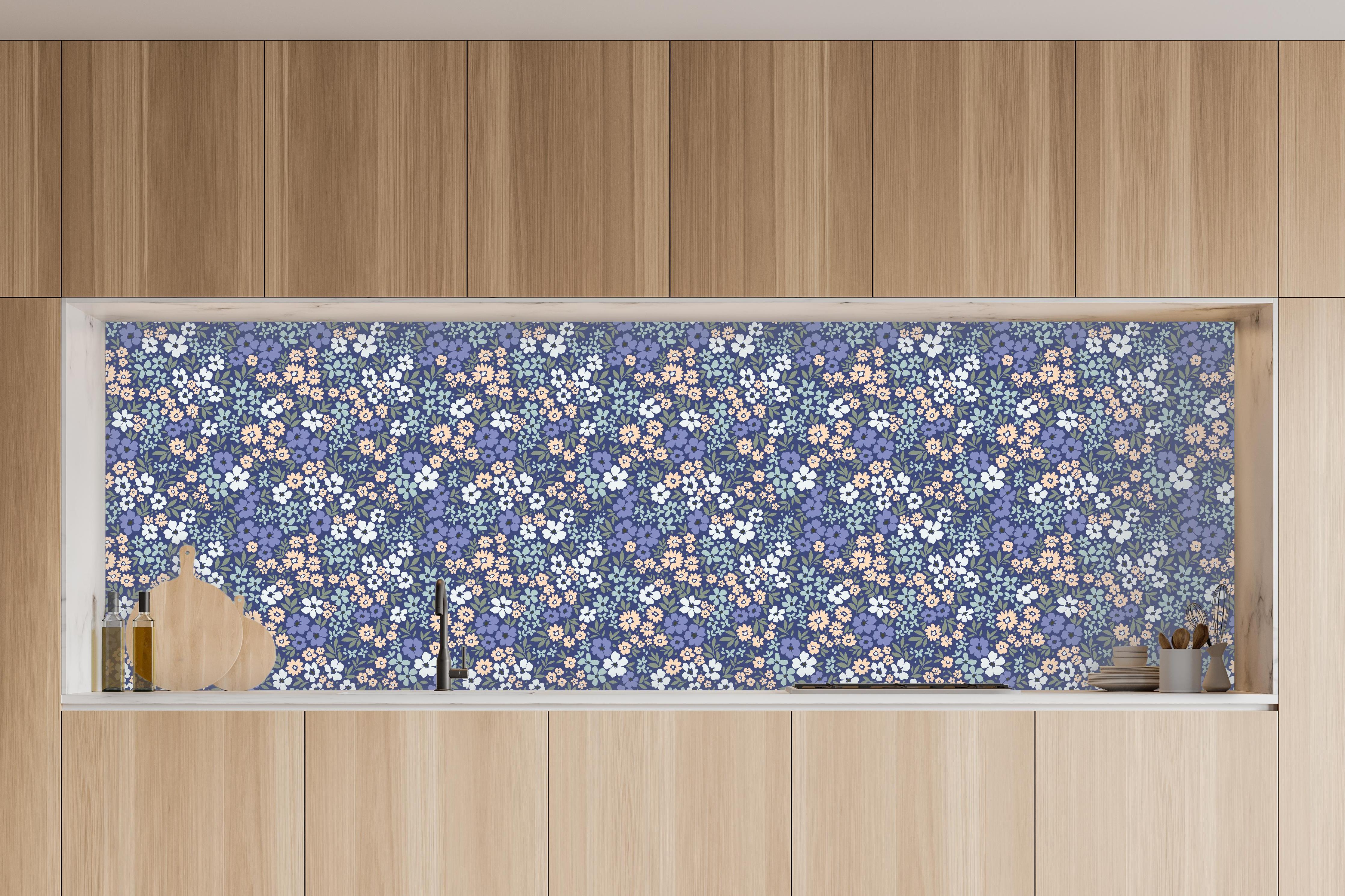Küche - Vintage Ditsy Blumenmuster Blau in charakteristischer Vollholz-Küche mit modernem Gasherd