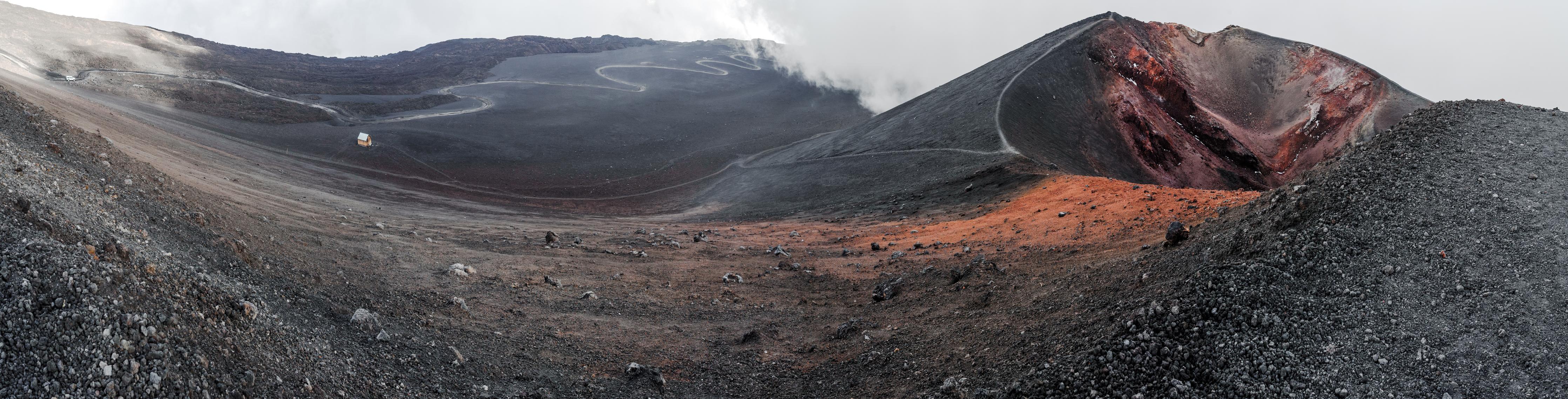 Küchenrückwand-Vulkankrater Schwarz-Grau-Orange Panorama