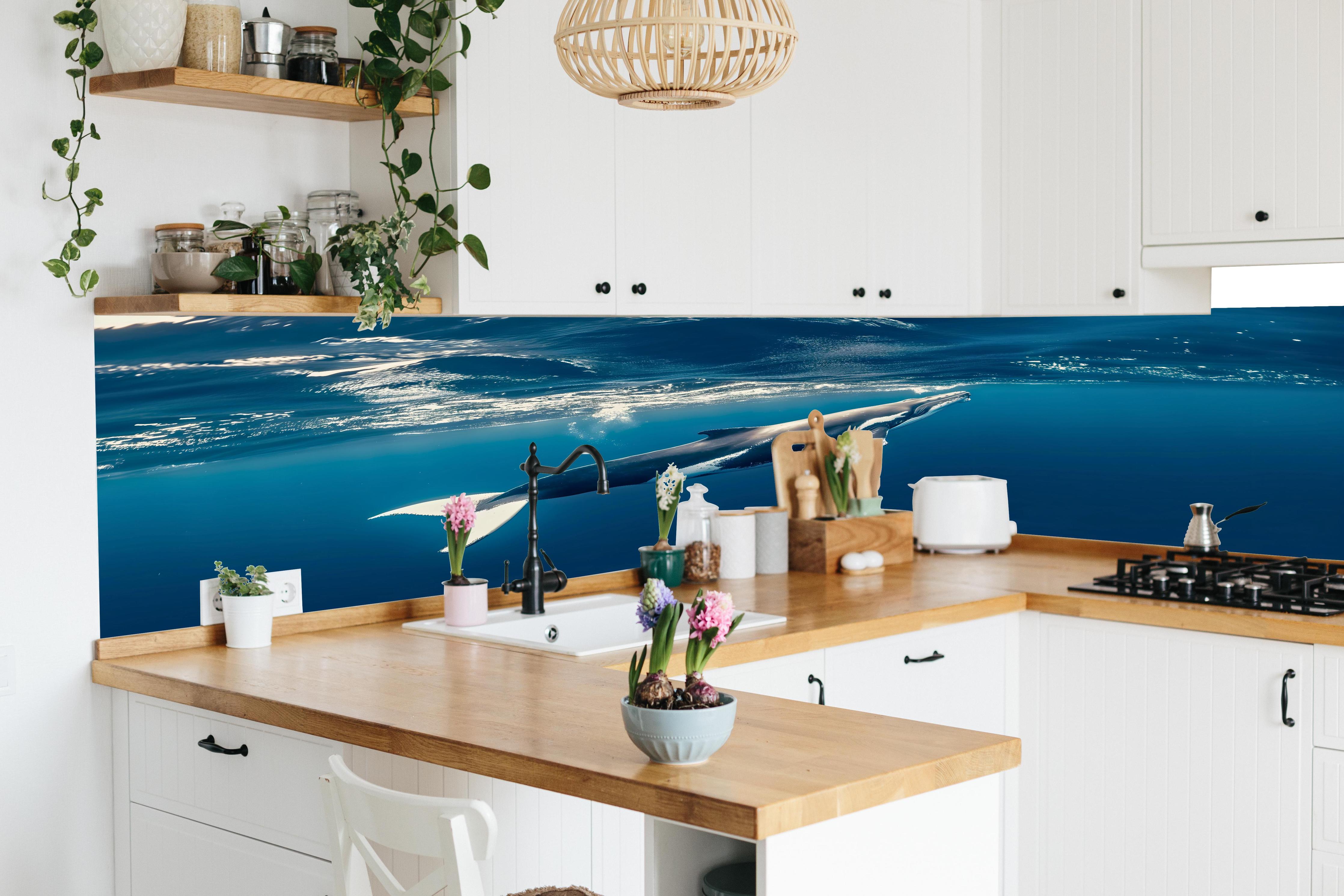 Küche - Wal im blauen Ozean in lebendiger Küche mit bunten Blumen