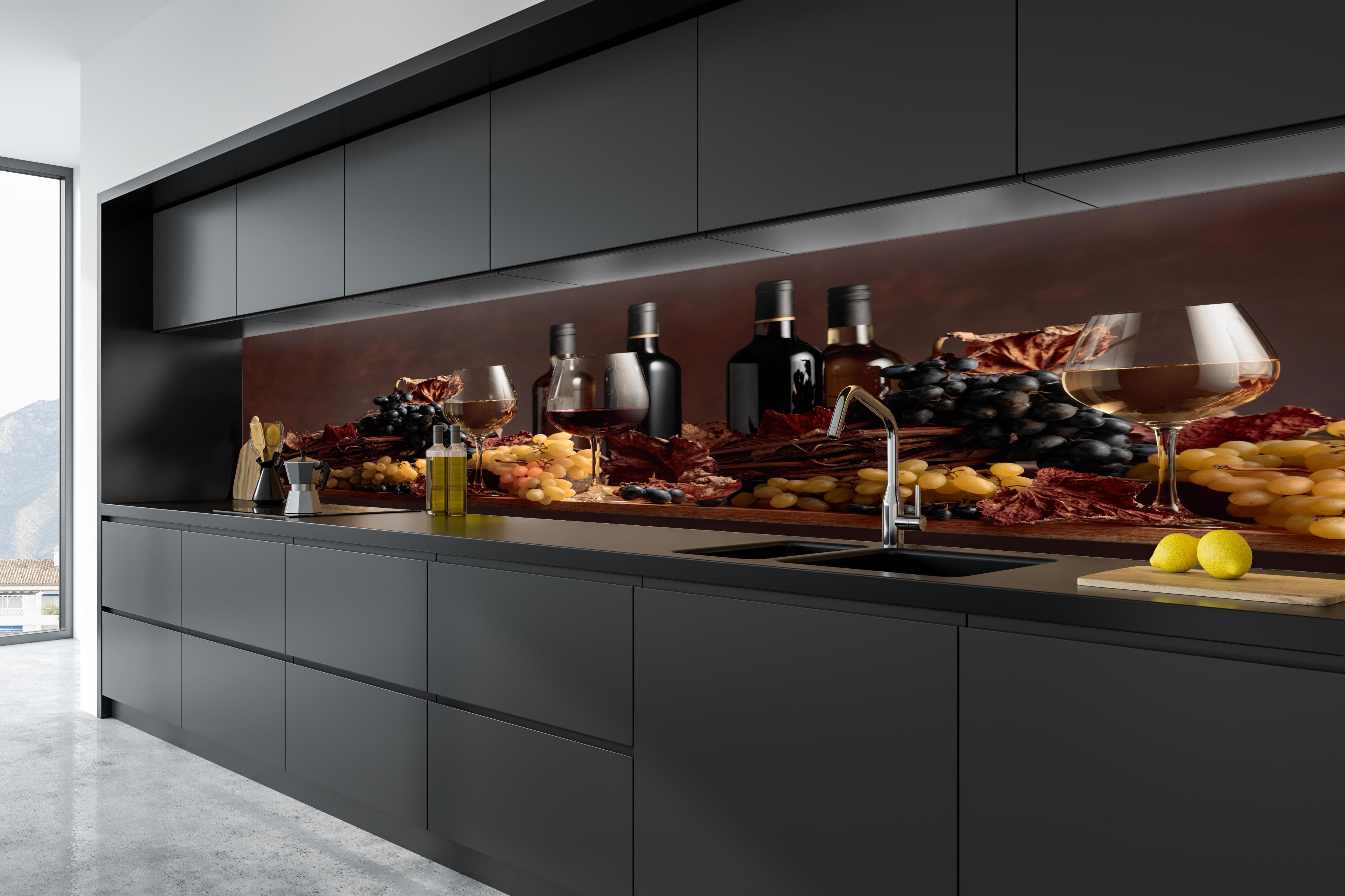 Küche - Weintrauben & Flaschen Rot-Braun in tiefschwarzer matt-premium Einbauküche