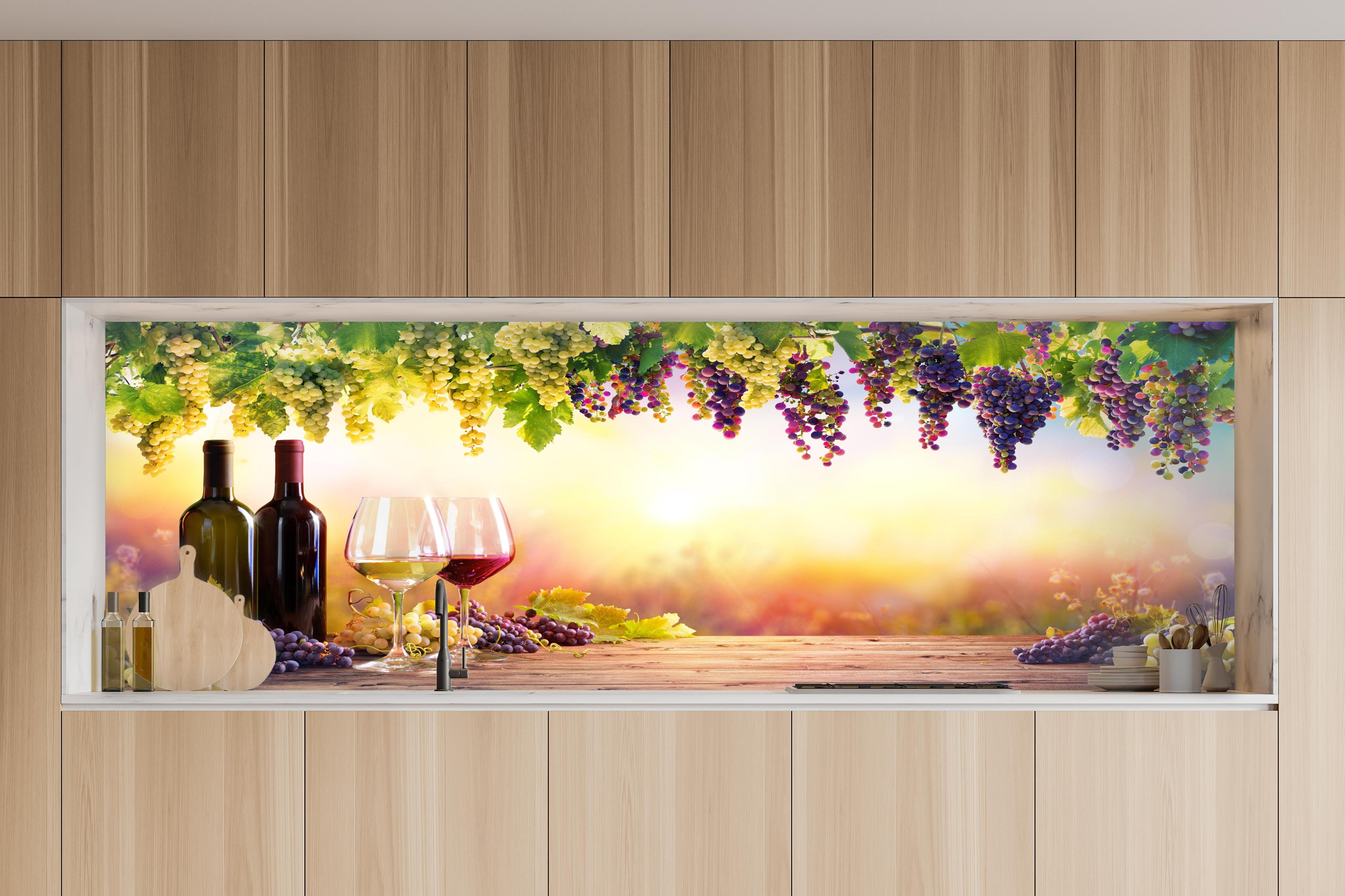 Küche - Weintrauben und Sonnenuntergang in charakteristischer Vollholz-Küche mit modernem Gasherd