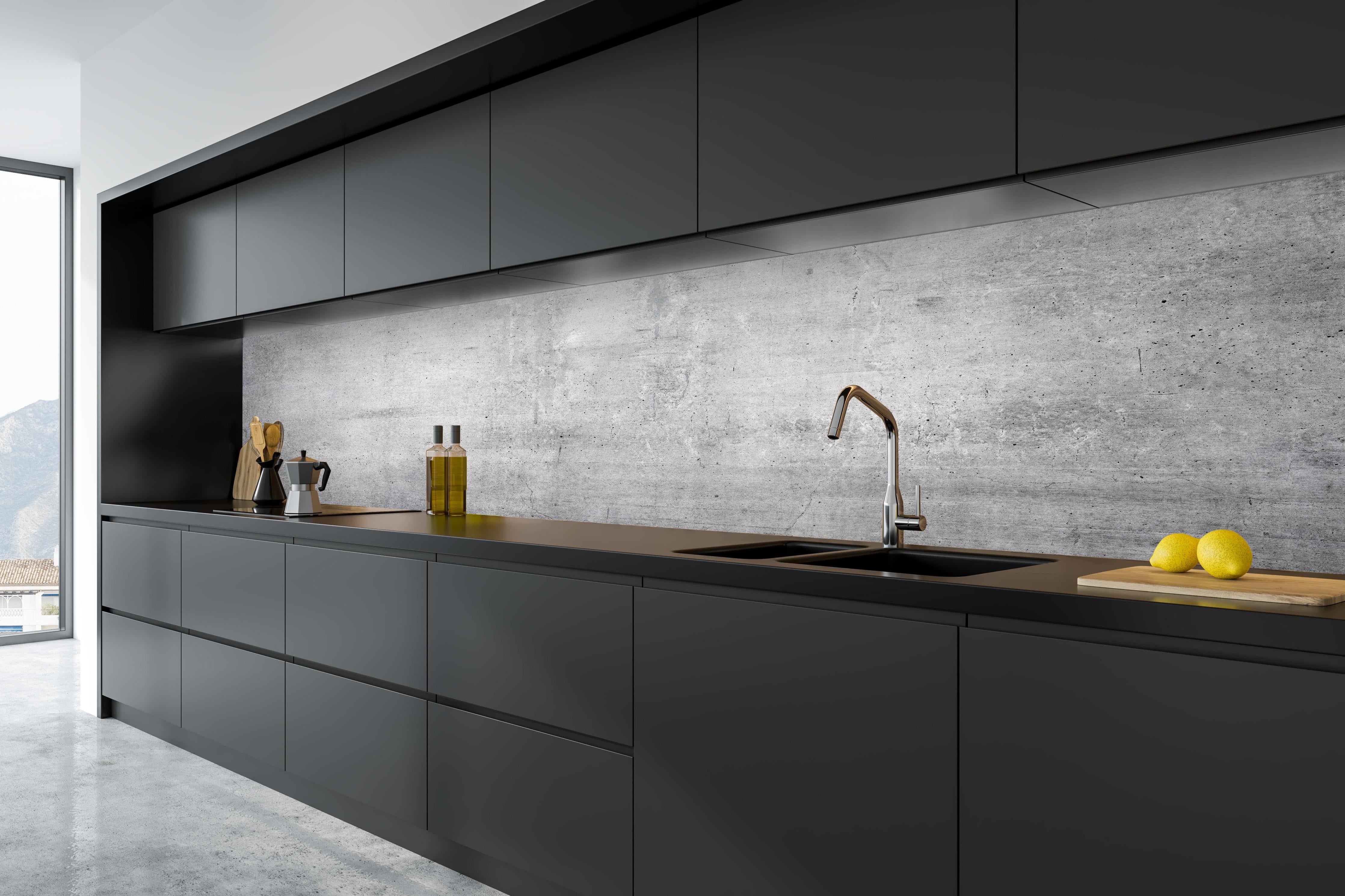 Küche - Weiß-Grau Betonwand-Textur in tiefschwarzer matt-premium Einbauküche