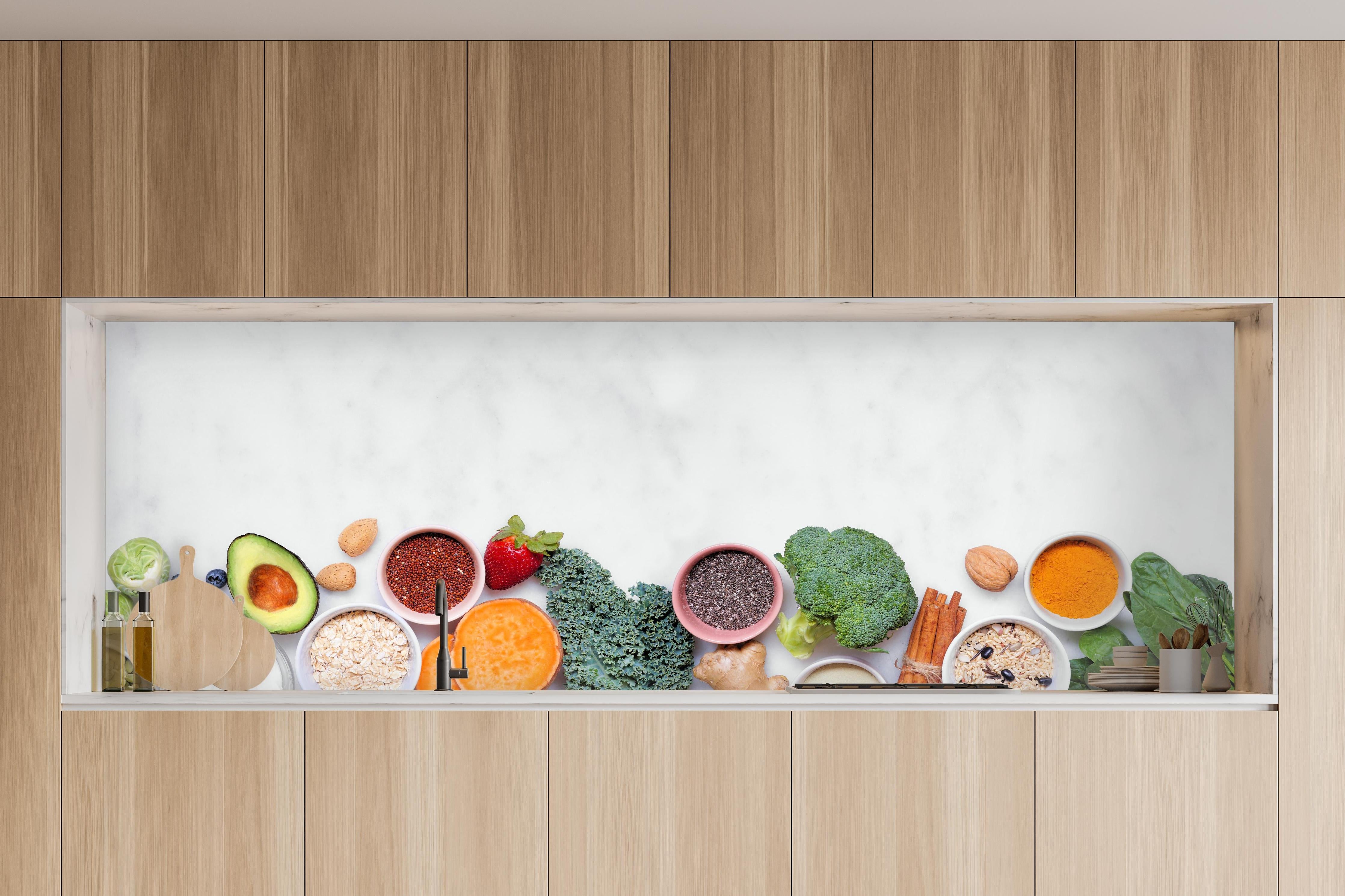 Küche - Weiß-Grün-Orange Küchenstillleben in charakteristischer Vollholz-Küche mit modernem Gasherd