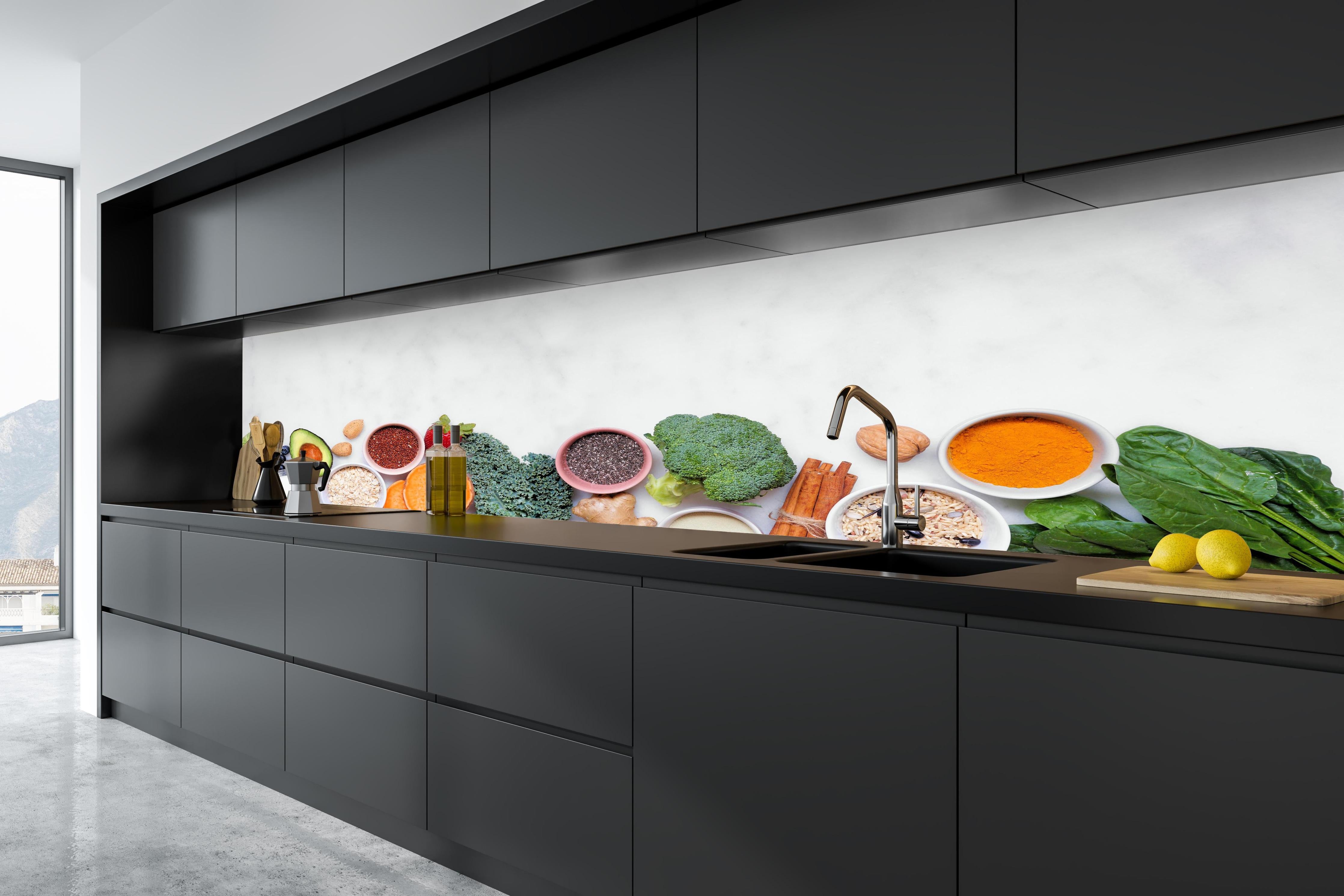 Küche - Weiß-Grün-Orange Küchenstillleben in tiefschwarzer matt-premium Einbauküche
