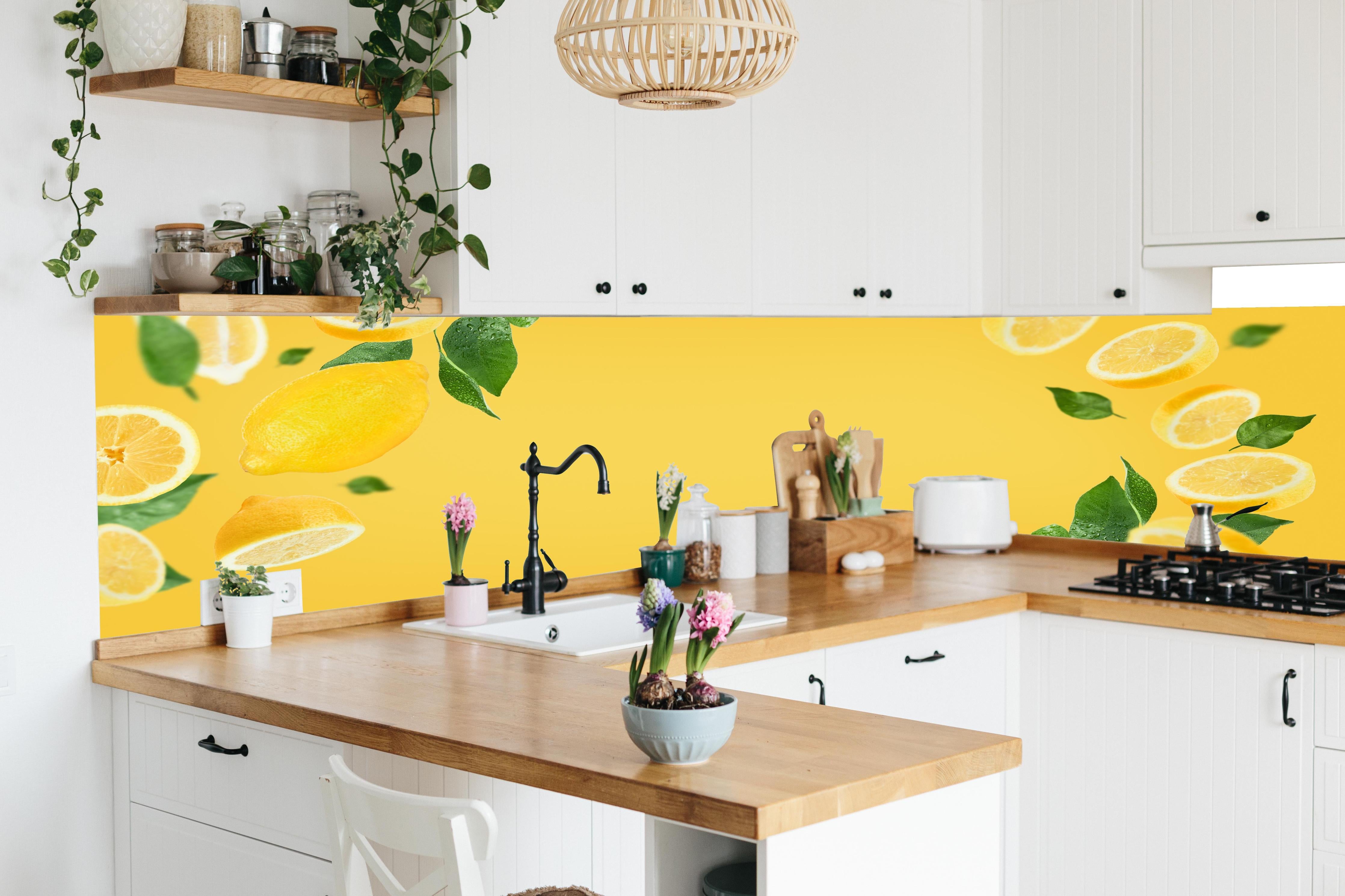 Küche - Zitronen-Limetten Gelber Rahmen in lebendiger Küche mit bunten Blumen