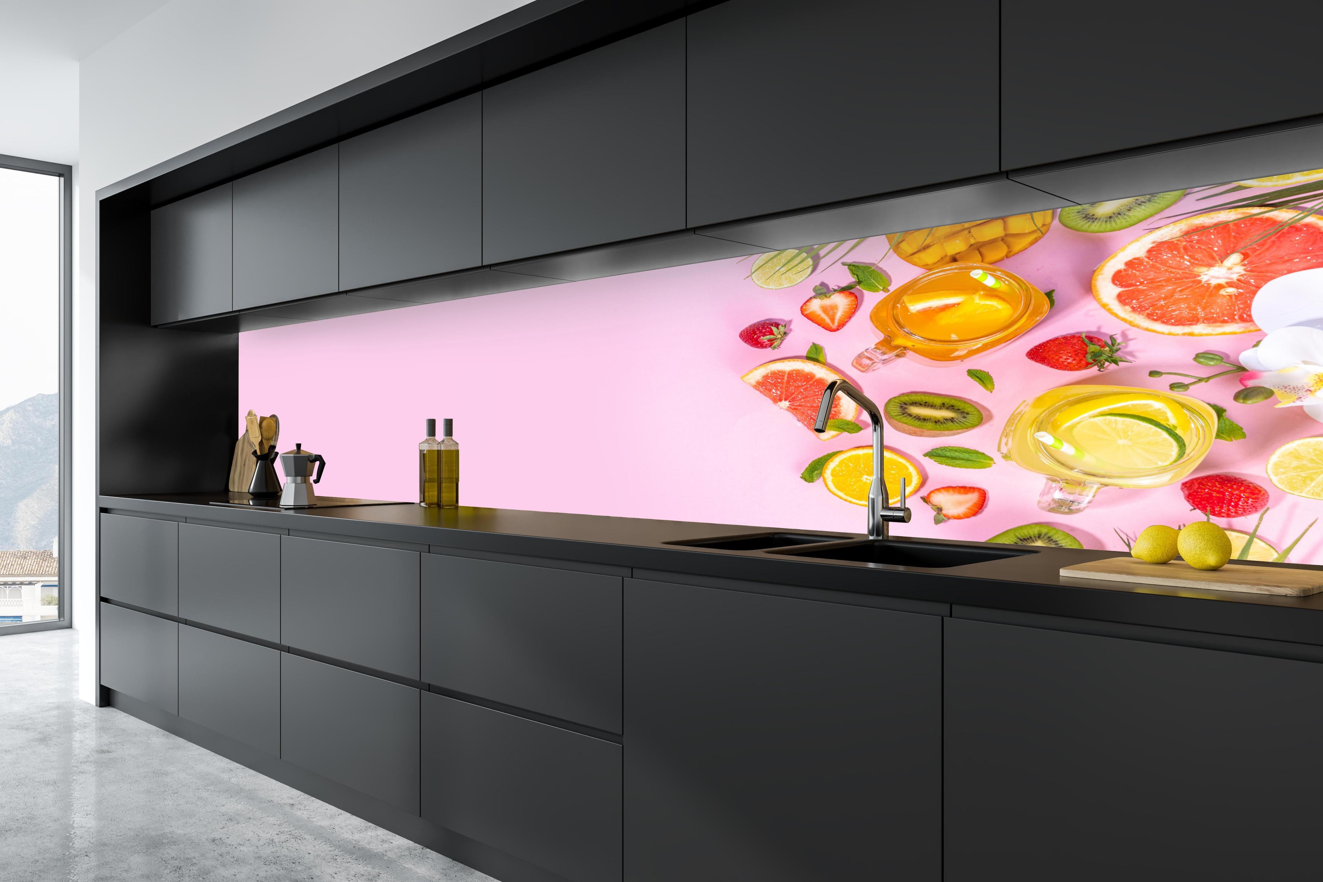 Küche - Zitrusfrüchte auf rosa Hintergrund in tiefschwarzer matt-premium Einbauküche