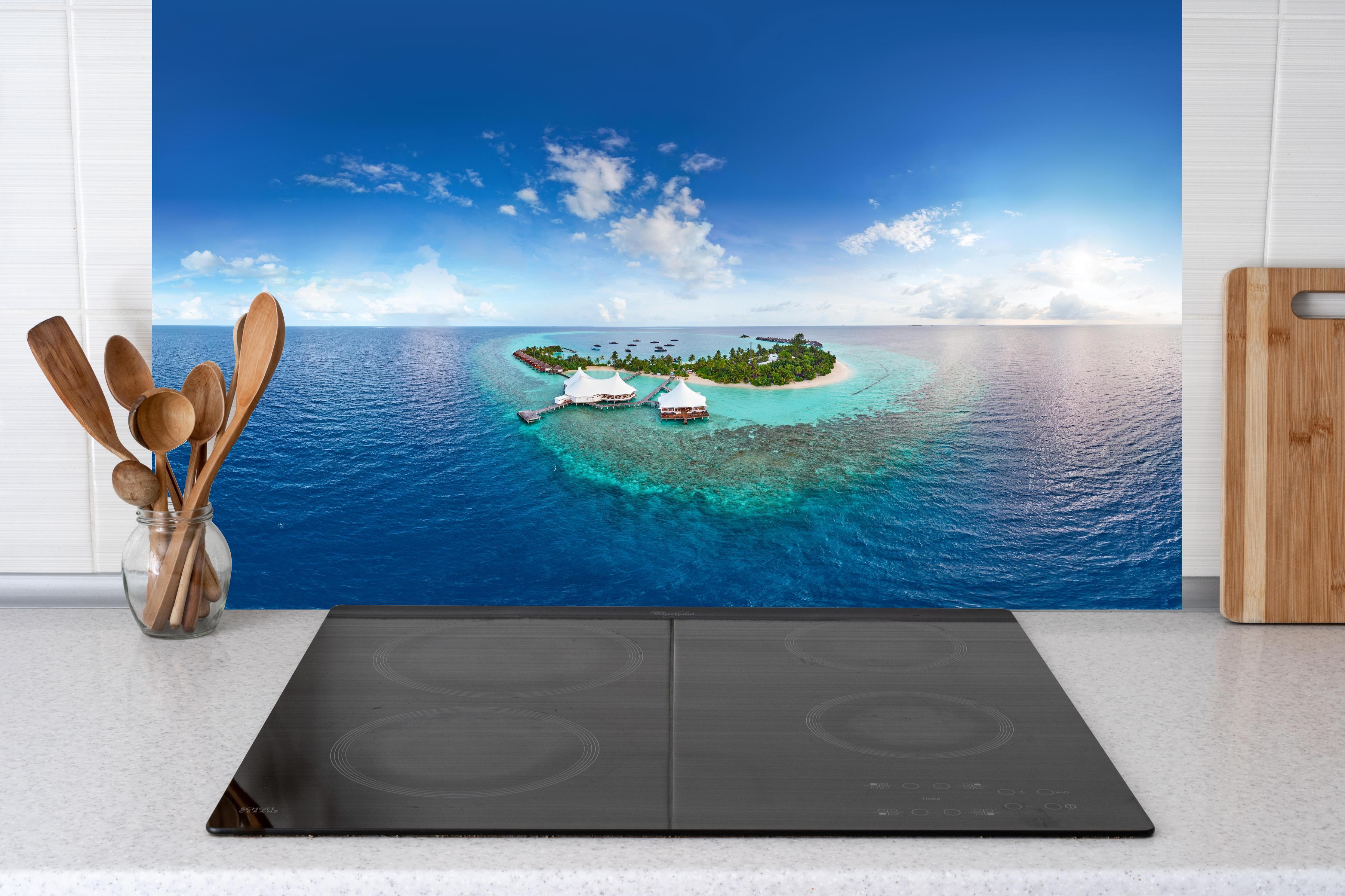 Küche - Panorama von Banff National Park - Kanada hinter Cerankochfeld und Holz-Kochutensilien