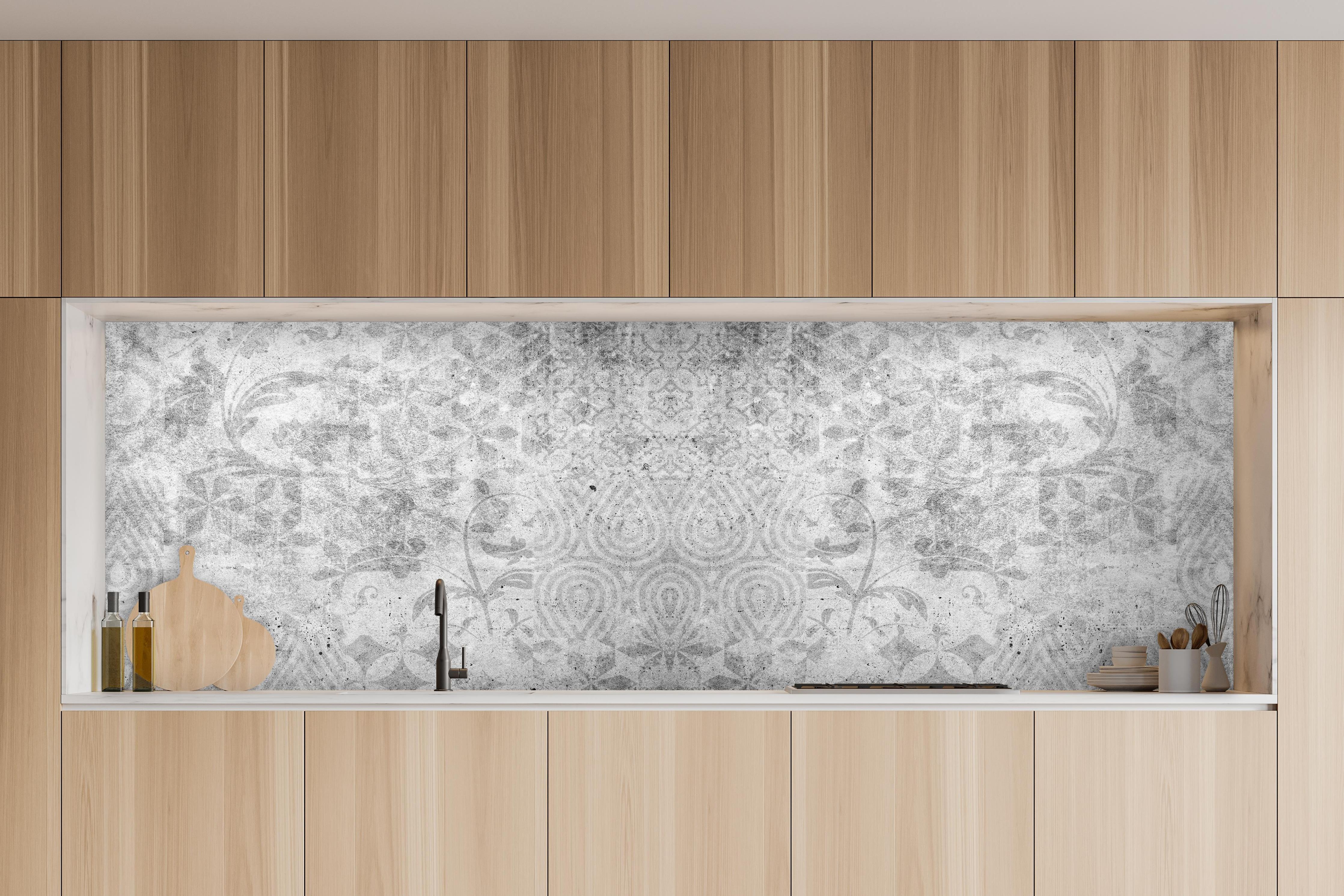 Küche - Alte graue Vintage Fliesen in charakteristischer Vollholz-Küche mit modernem Gasherd