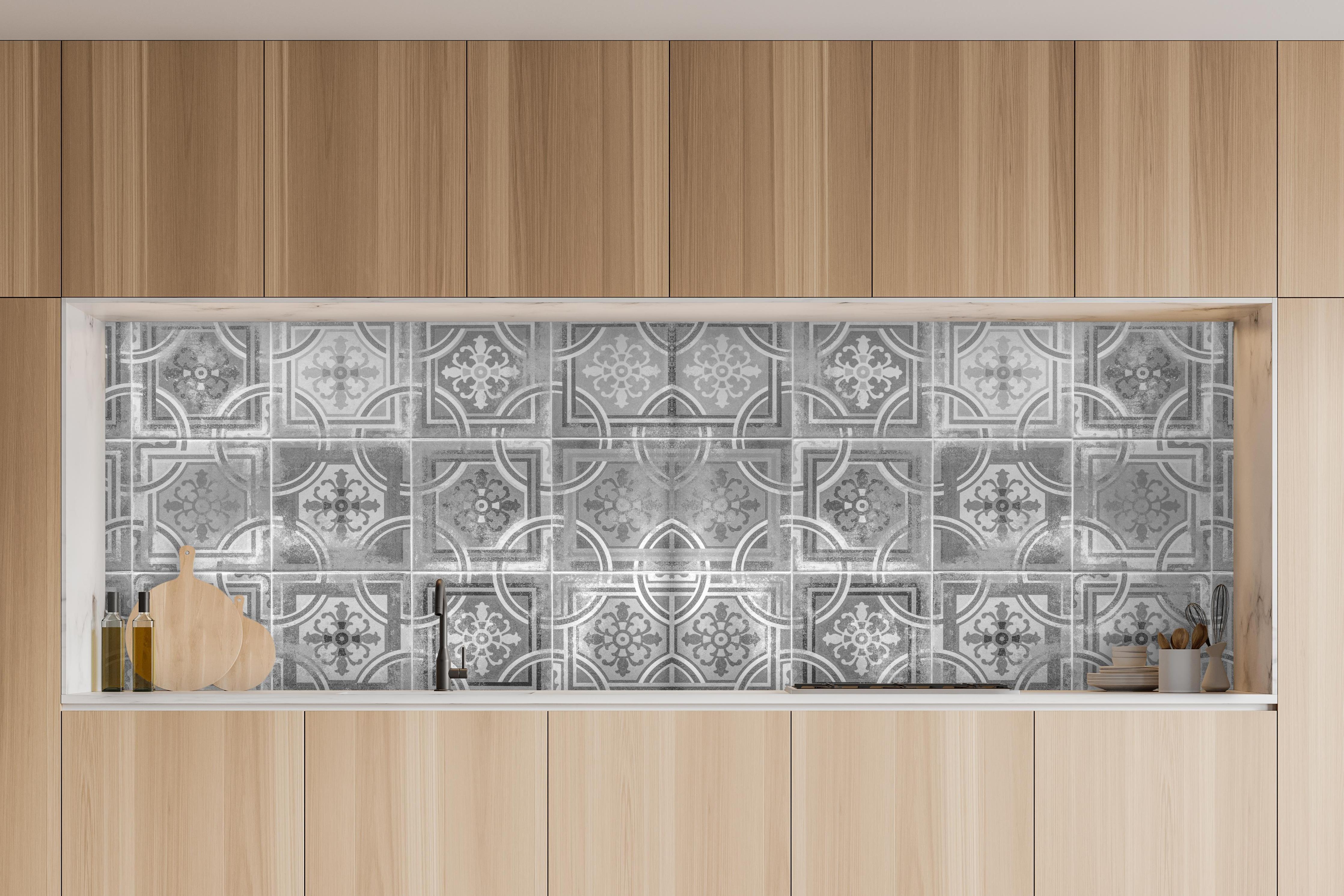 Küche - Arabische schäbige Fliesen Hintergrund in charakteristischer Vollholz-Küche mit modernem Gasherd