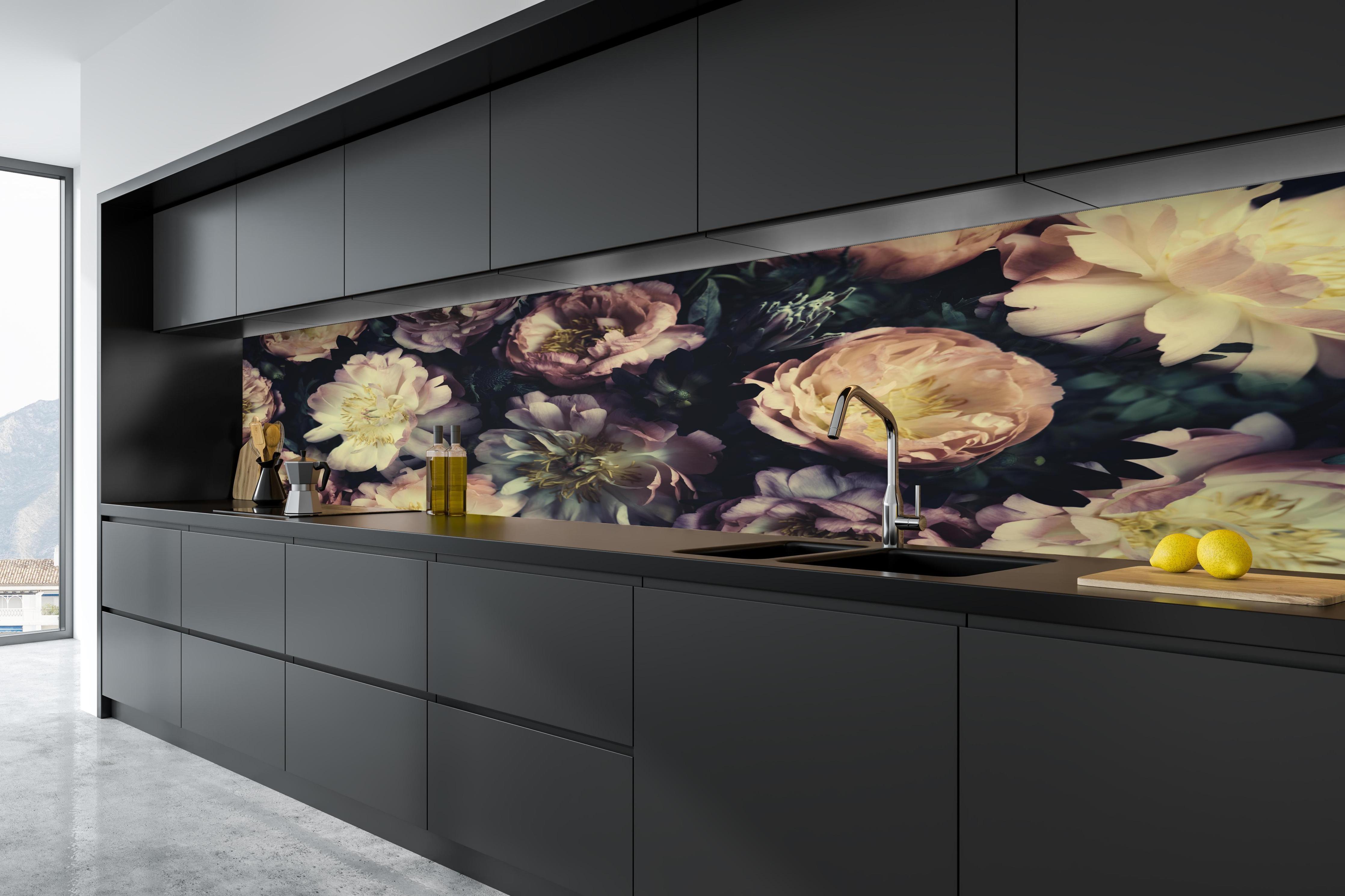 Küche - Atemberaubende Pfingstrosen in tiefschwarzer matt-premium Einbauküche