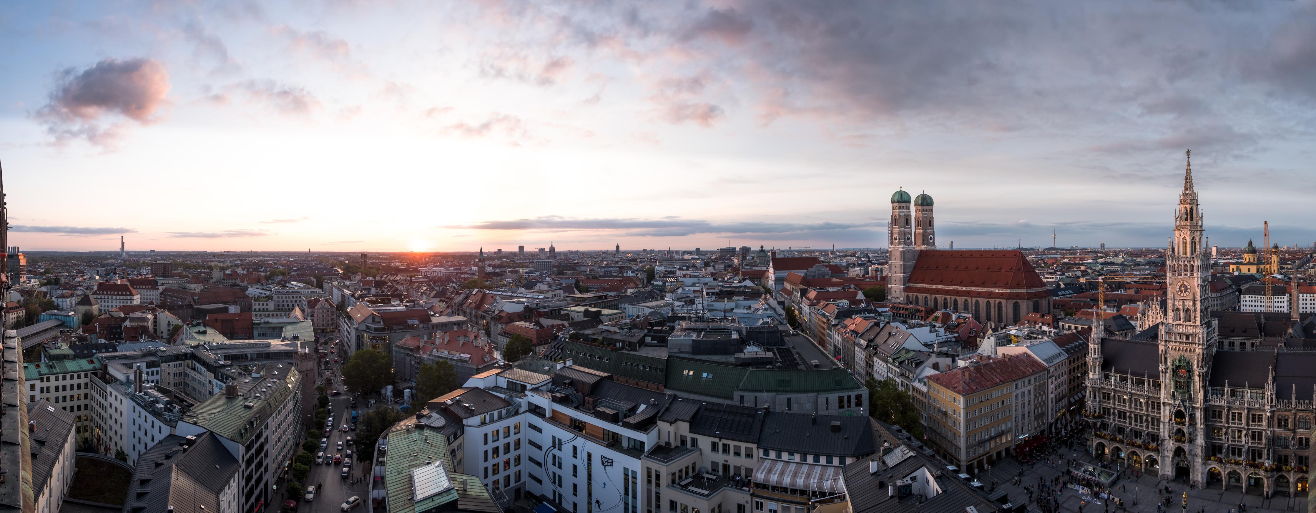 Küchenrückwand-Aussicht über München mit Frauenkirche und Rathaus