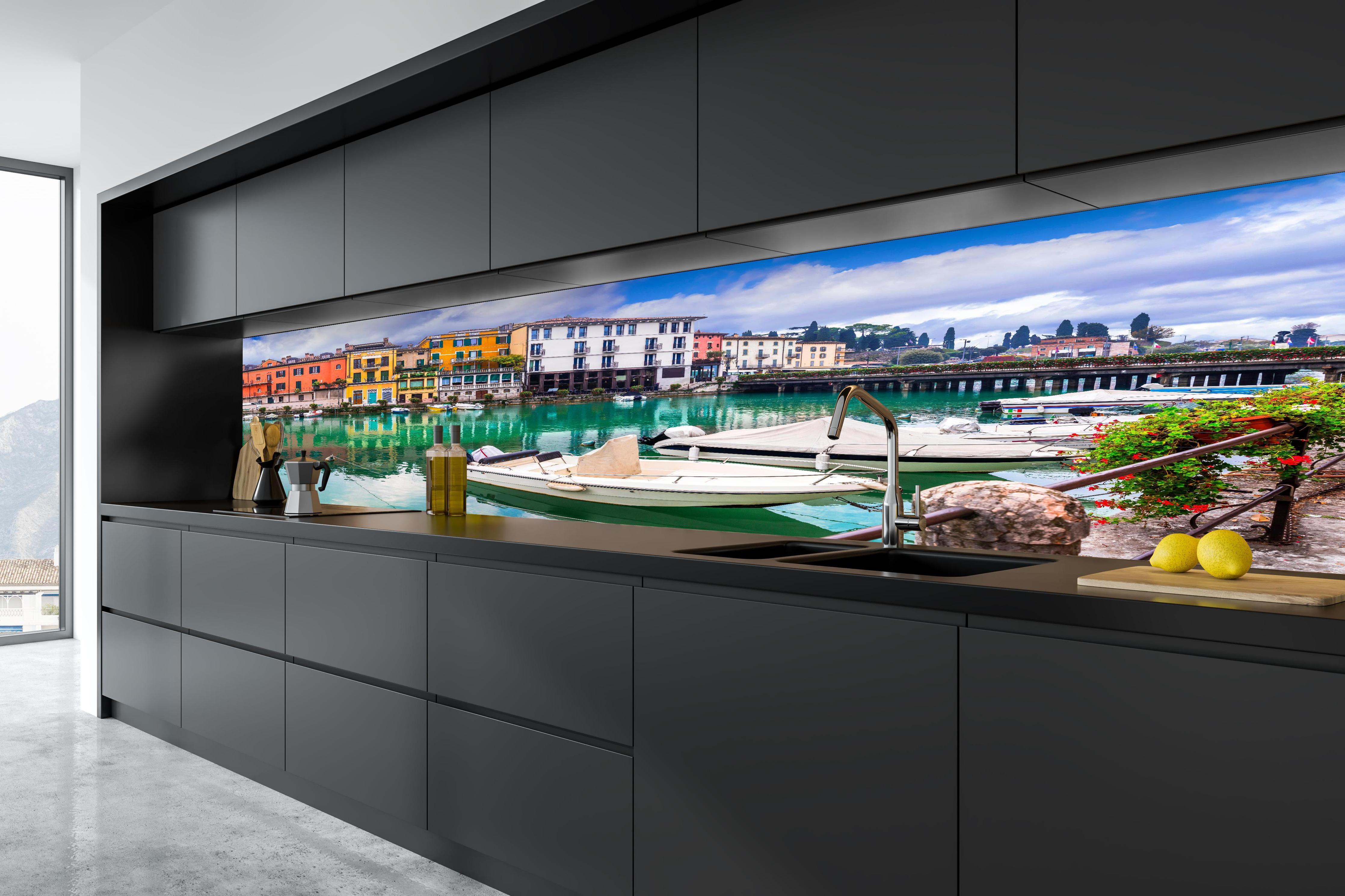 Küche - Beschauliches schönes Dorf in Peschie in tiefschwarzer matt-premium Einbauküche