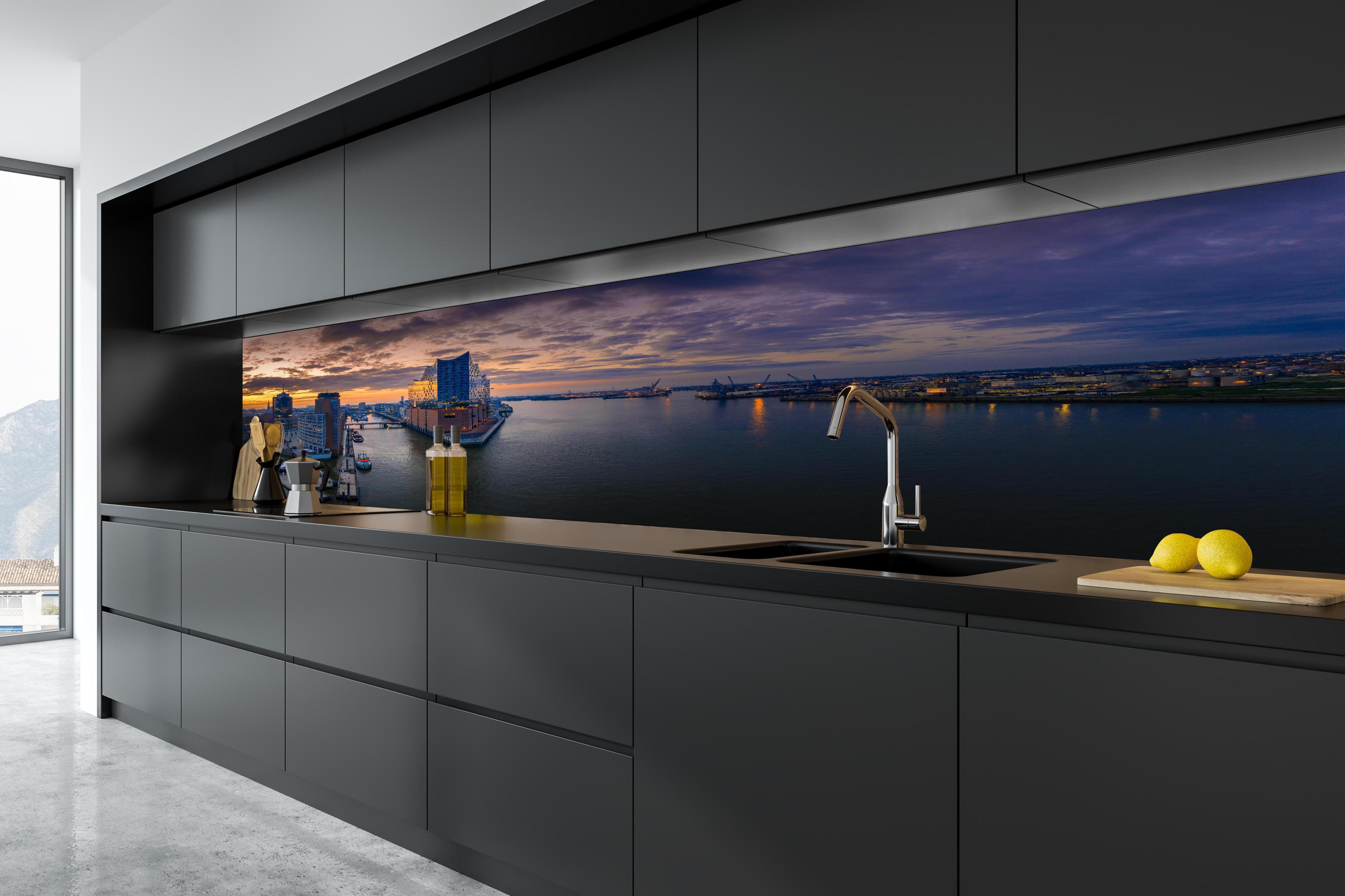 Küche - Blick auf die Elbphilharmonie - Hamburg in tiefschwarzer matt-premium Einbauküche