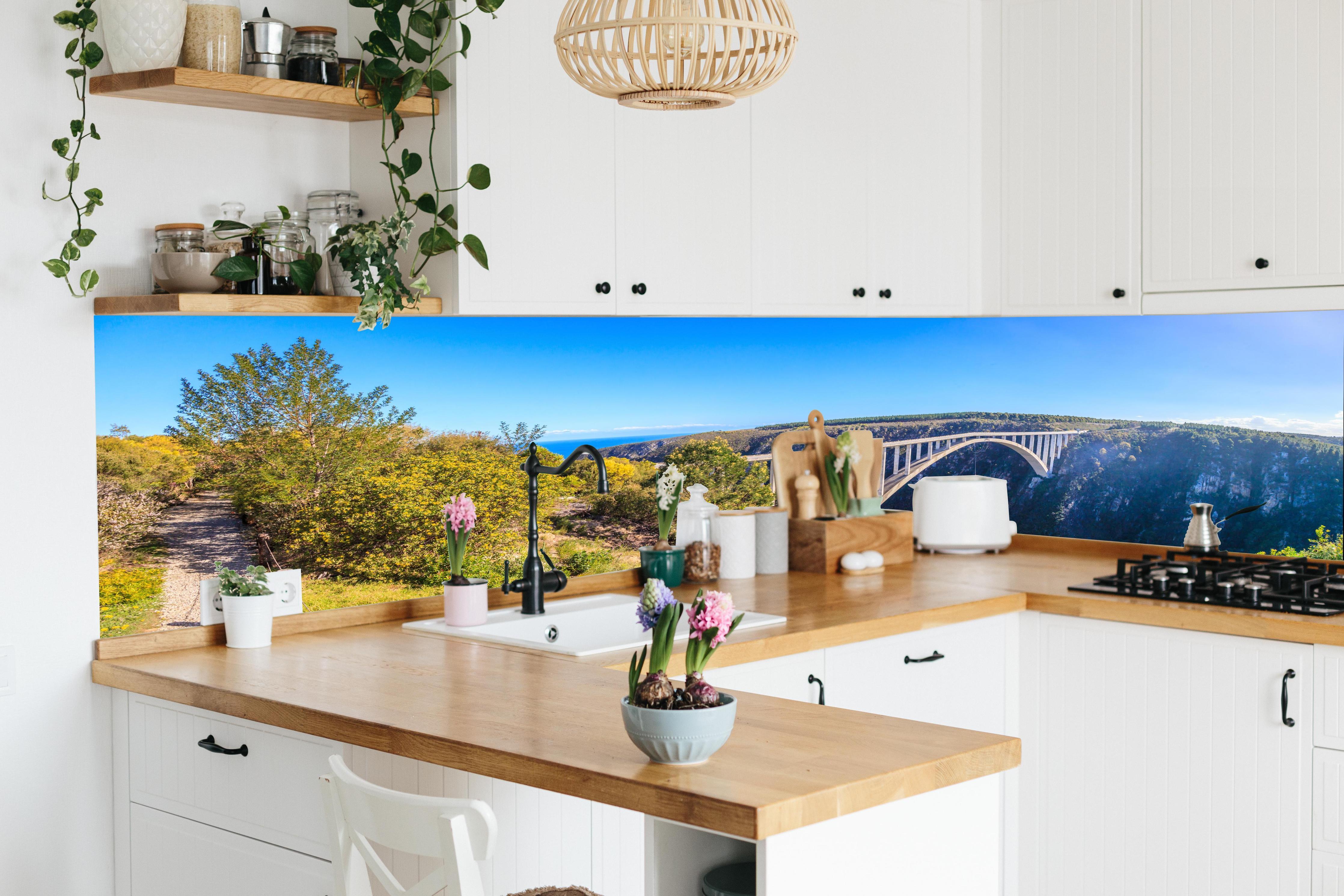 Küche - Bloukrans Bridge - Tsitsikama Nationalpark in lebendiger Küche mit bunten Blumen