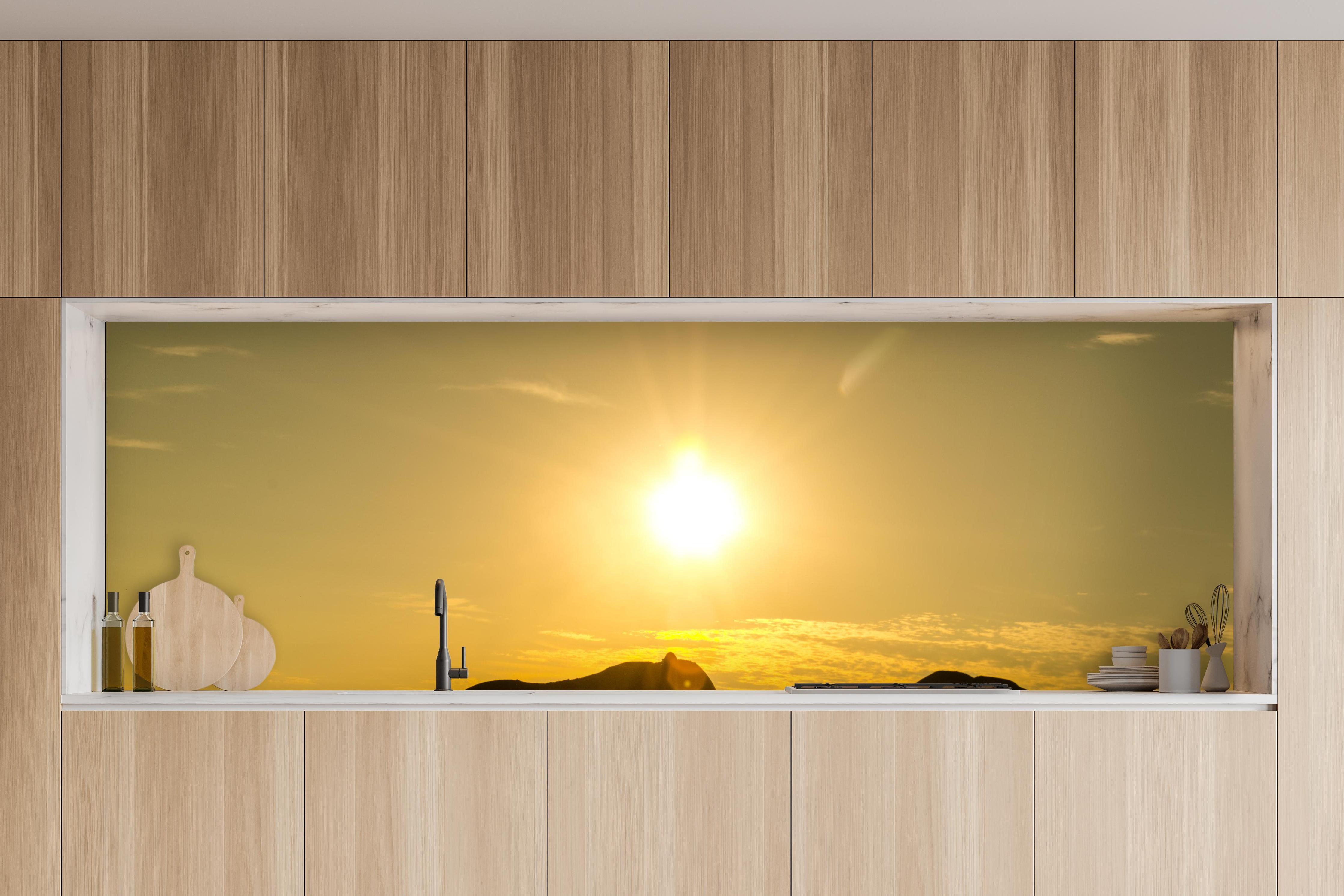 Küche - Elefanten bei Sonnenuntergang in charakteristischer Vollholz-Küche mit modernem Gasherd