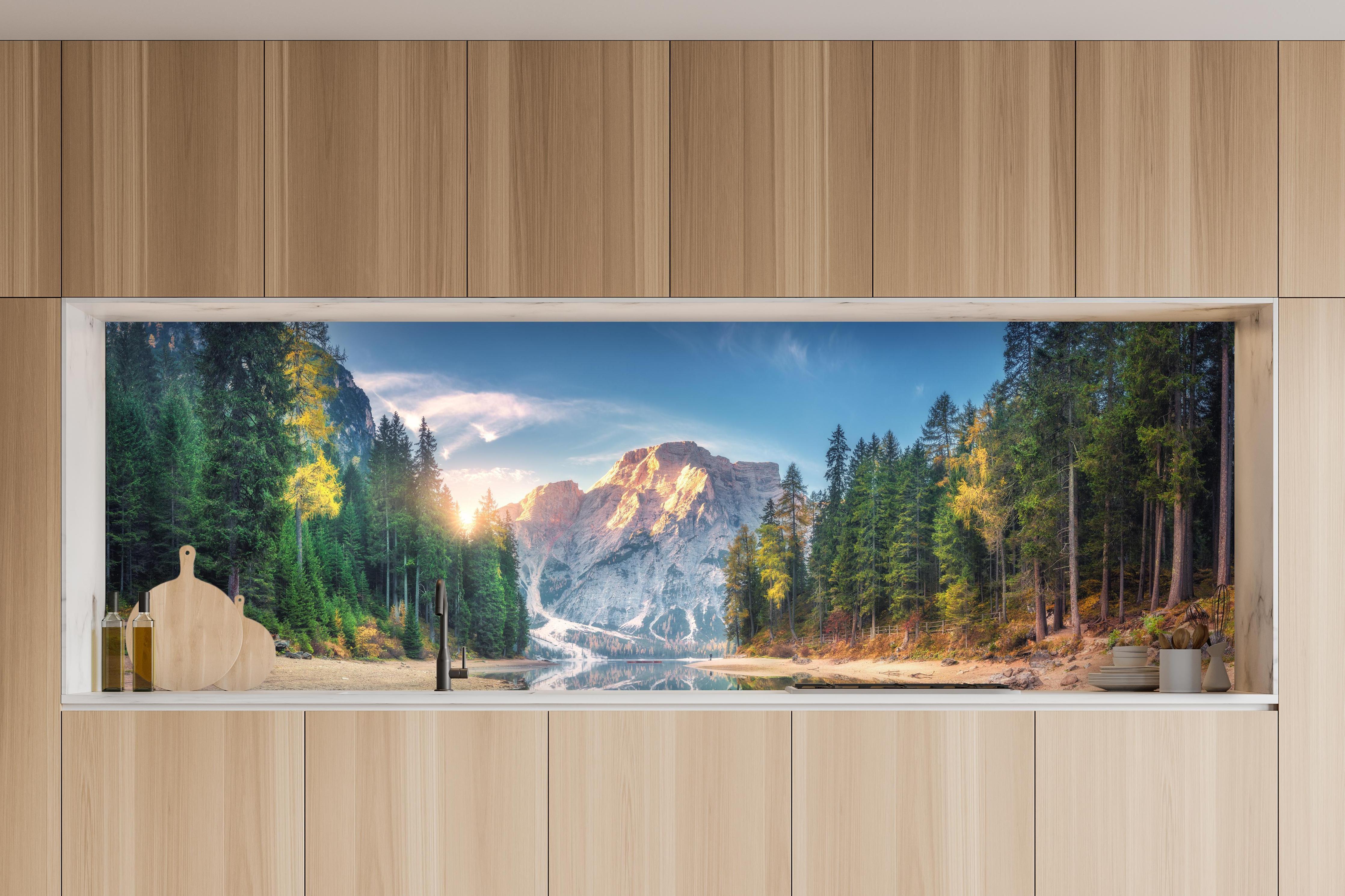 Küche - Erstaunlicher Pragser Wildsee bei Sonnenaufgang in charakteristischer Vollholz-Küche mit modernem Gasherd