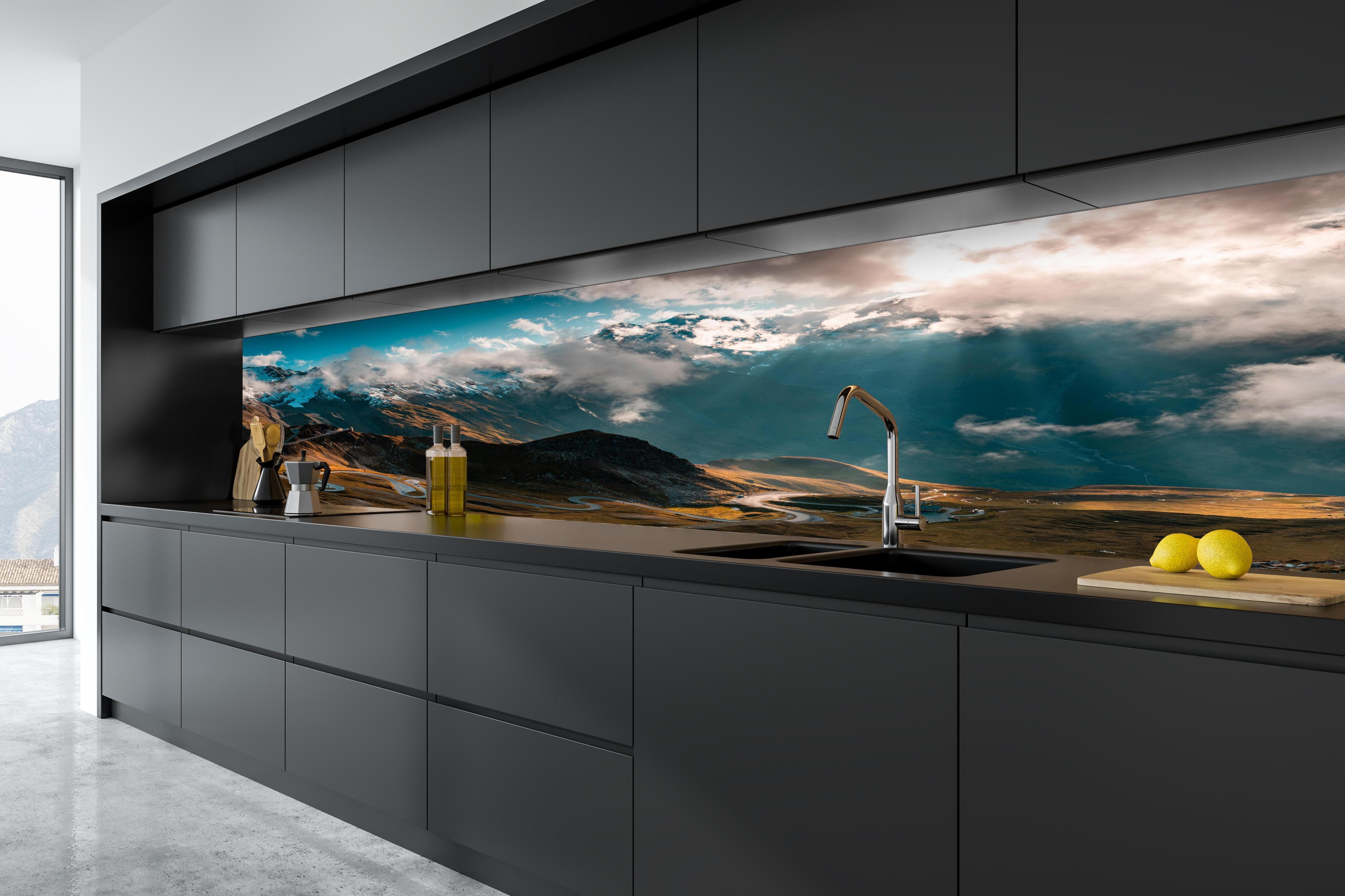 Küche - Großglockner Alpenstraße in Österreich in tiefschwarzer matt-premium Einbauküche