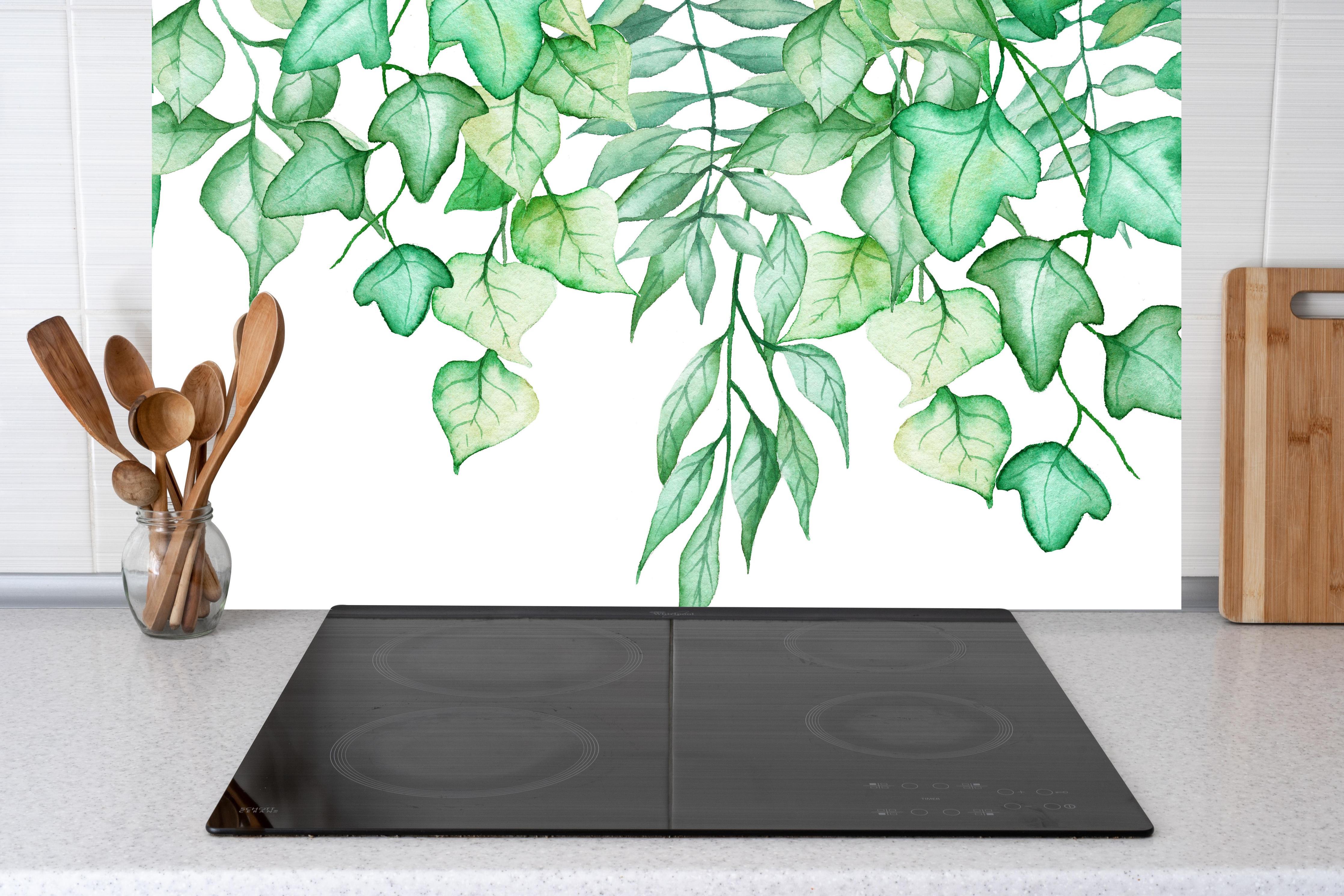 Küche - Handgezeichneten Aquarellblättern und Efeu hinter Cerankochfeld und Holz-Kochutensilien