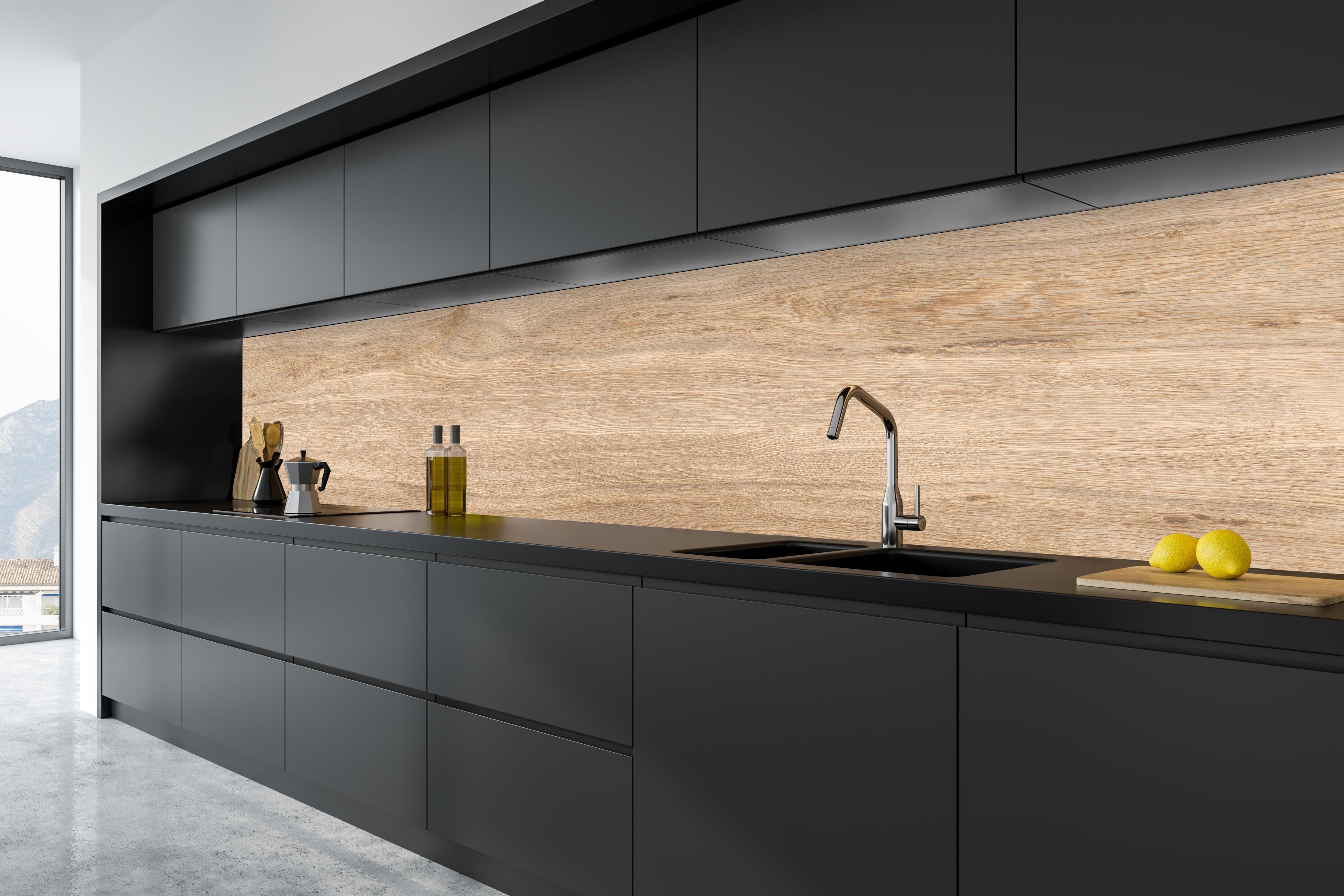 Küche - Helles trockenes Holz in tiefschwarzer matt-premium Einbauküche