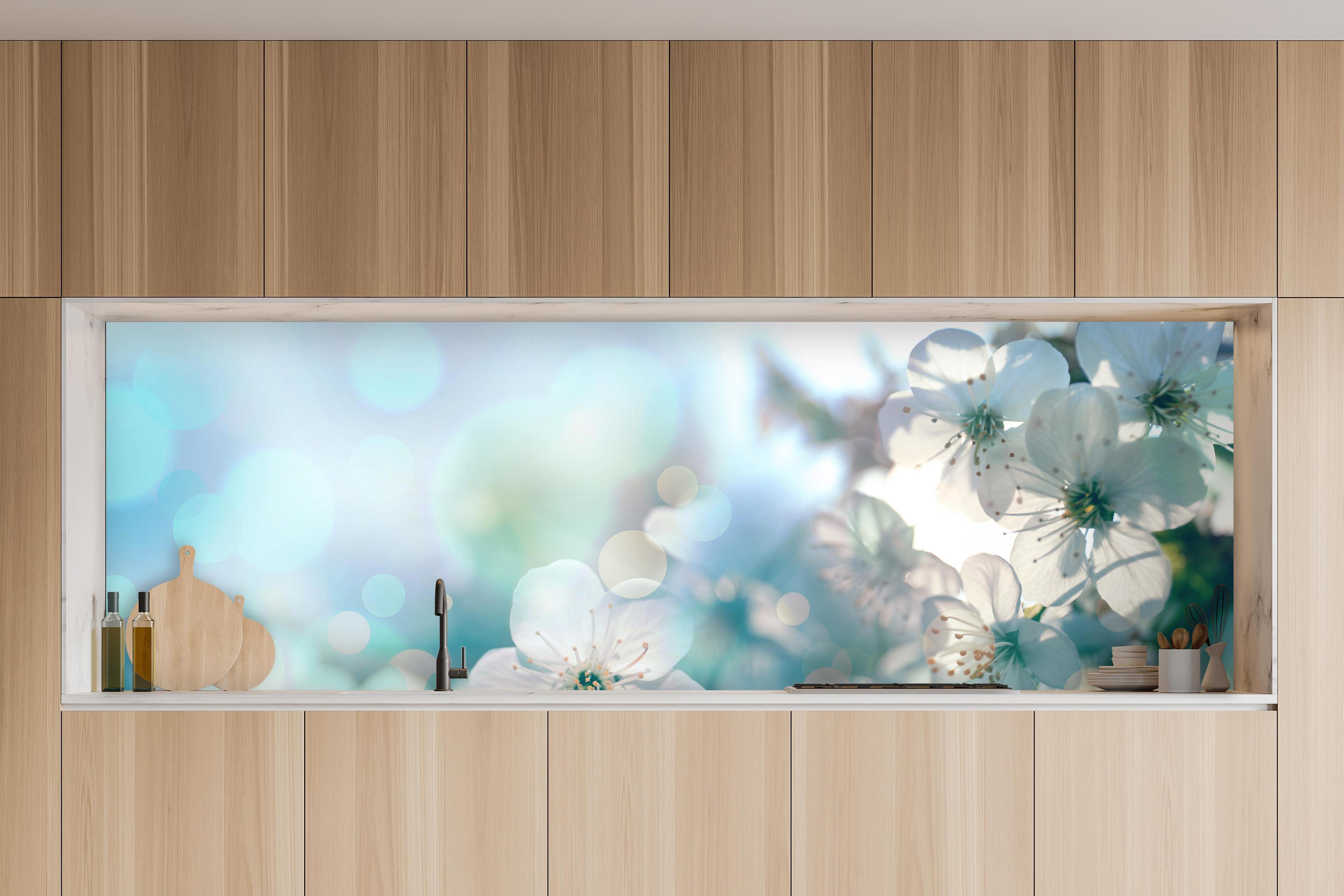 Küche - Kirchbaum Frühlings-Blüten in charakteristischer Vollholz-Küche mit modernem Gasherd