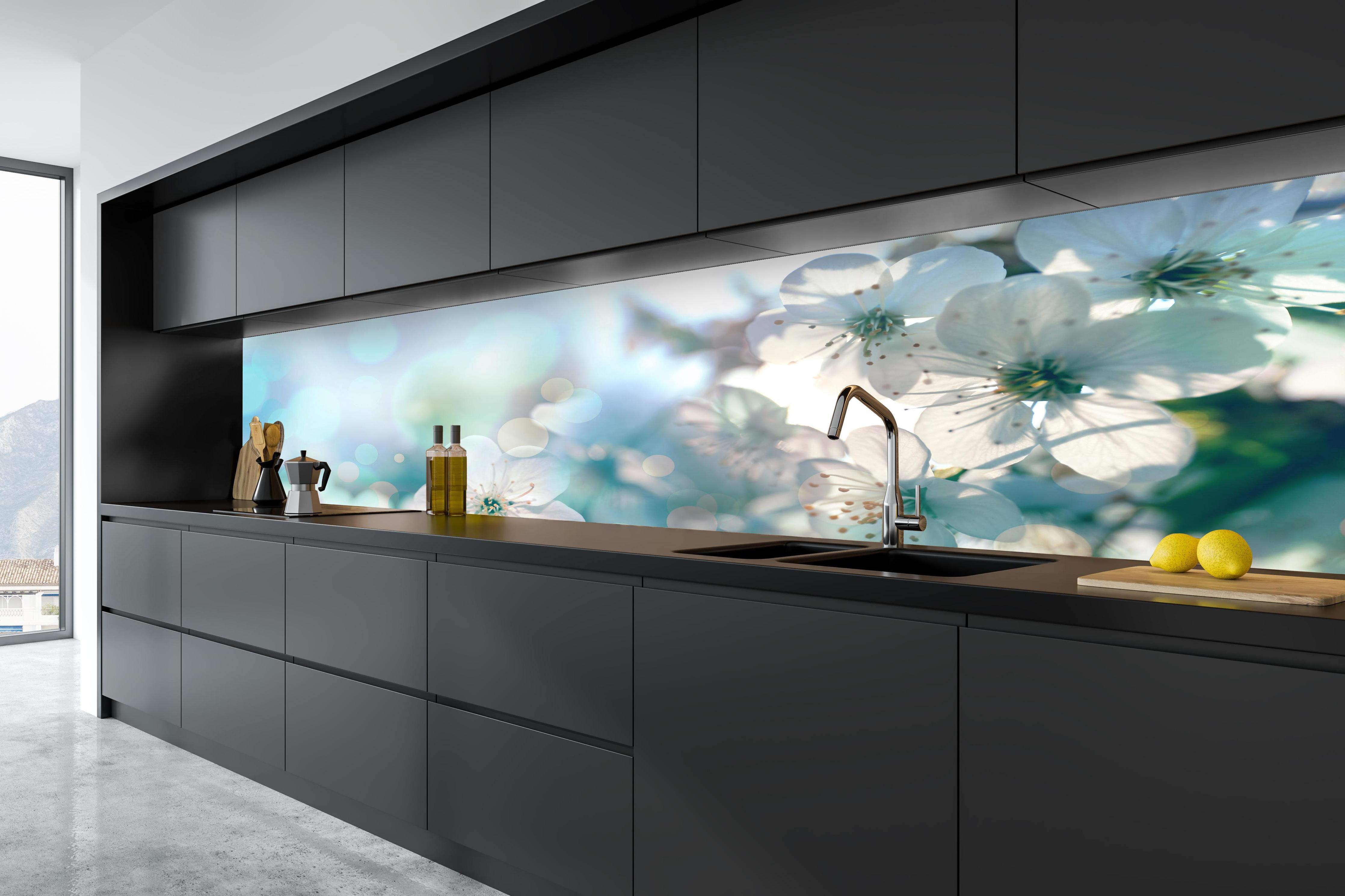 Küche - Kirchbaum Frühlings-Blüten in tiefschwarzer matt-premium Einbauküche