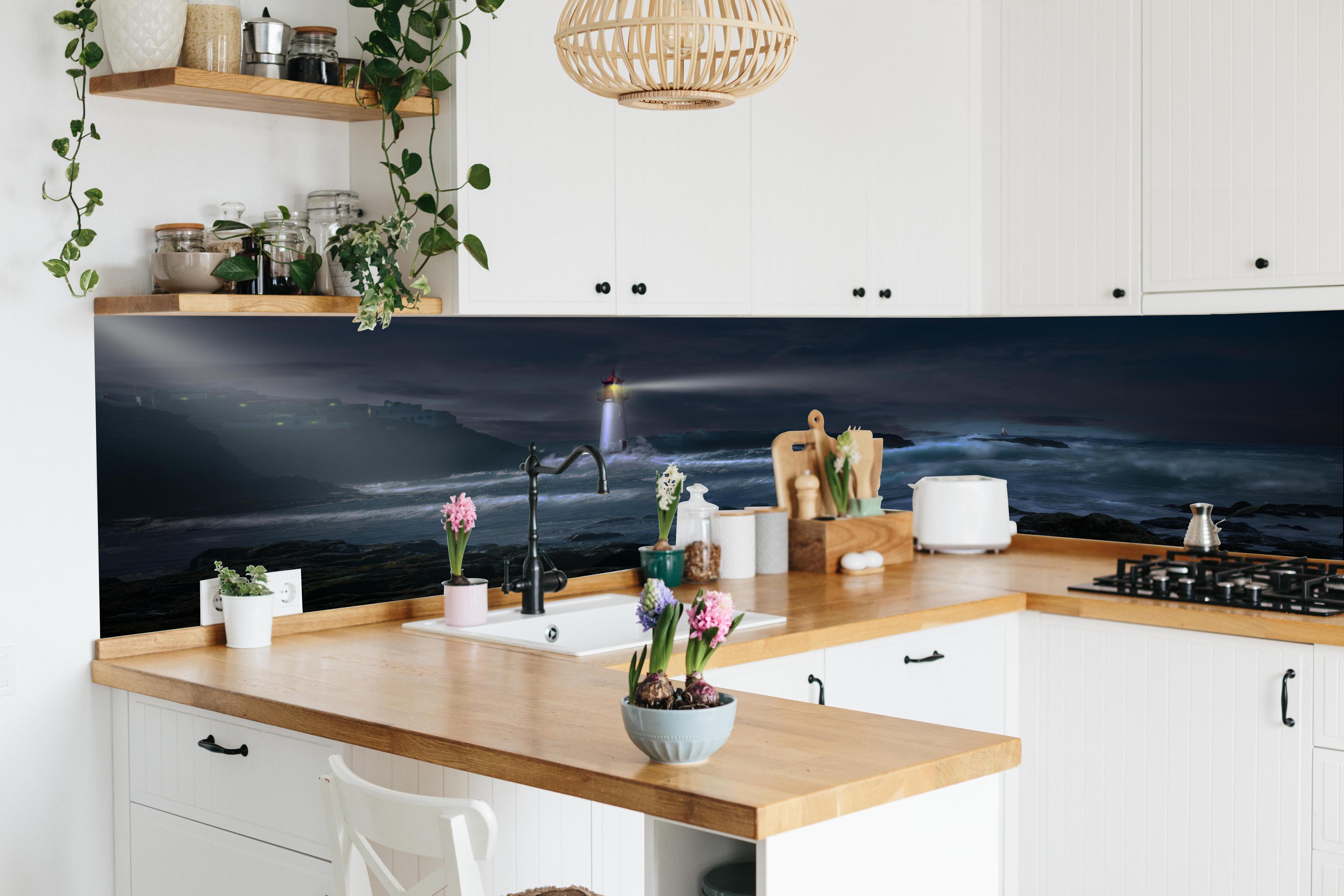 Küche - Leuchtturm in lebendiger Küche mit bunten Blumen