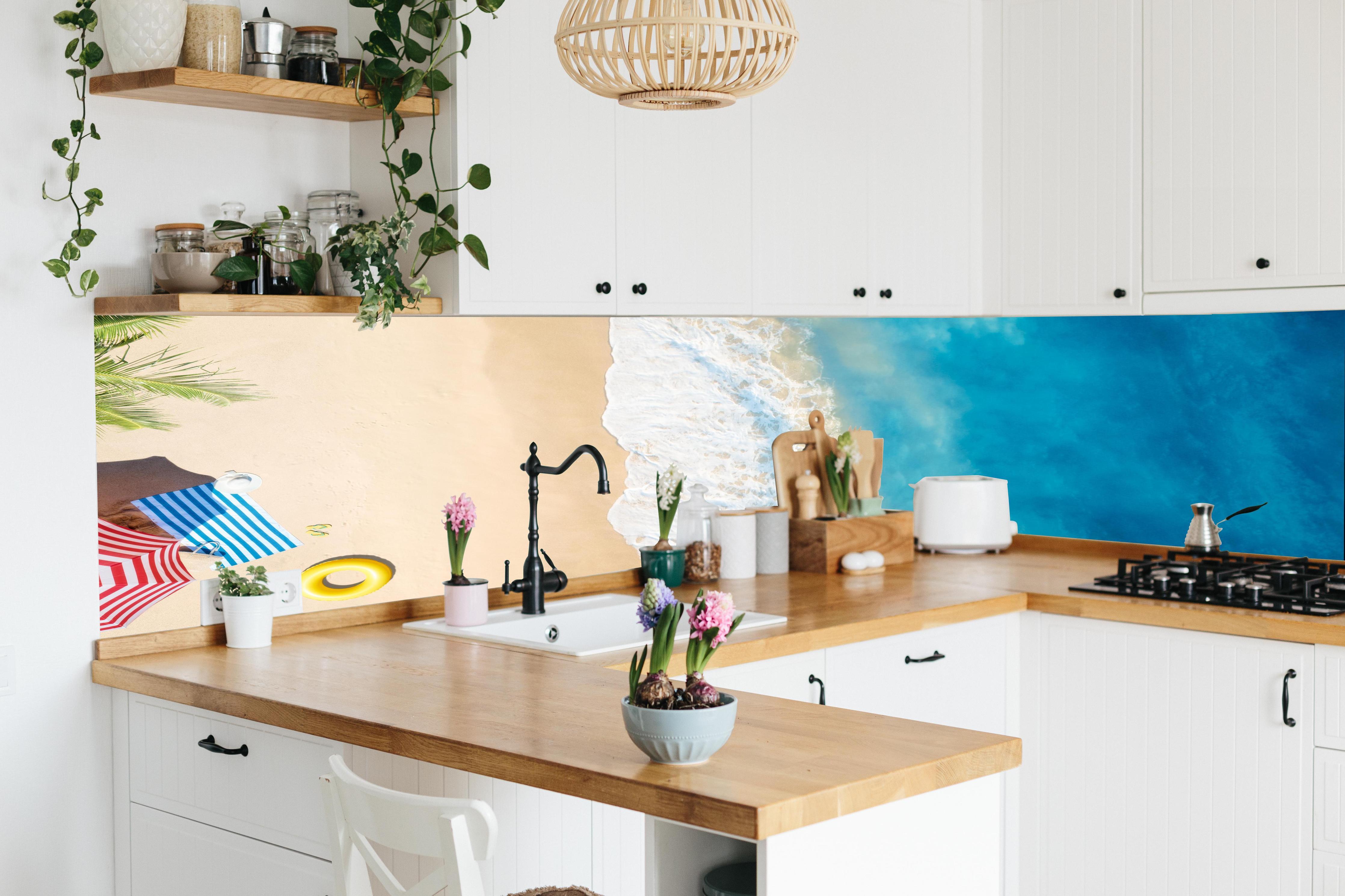 Küche - Luftaufnahme von Regenschirm in lebendiger Küche mit bunten Blumen