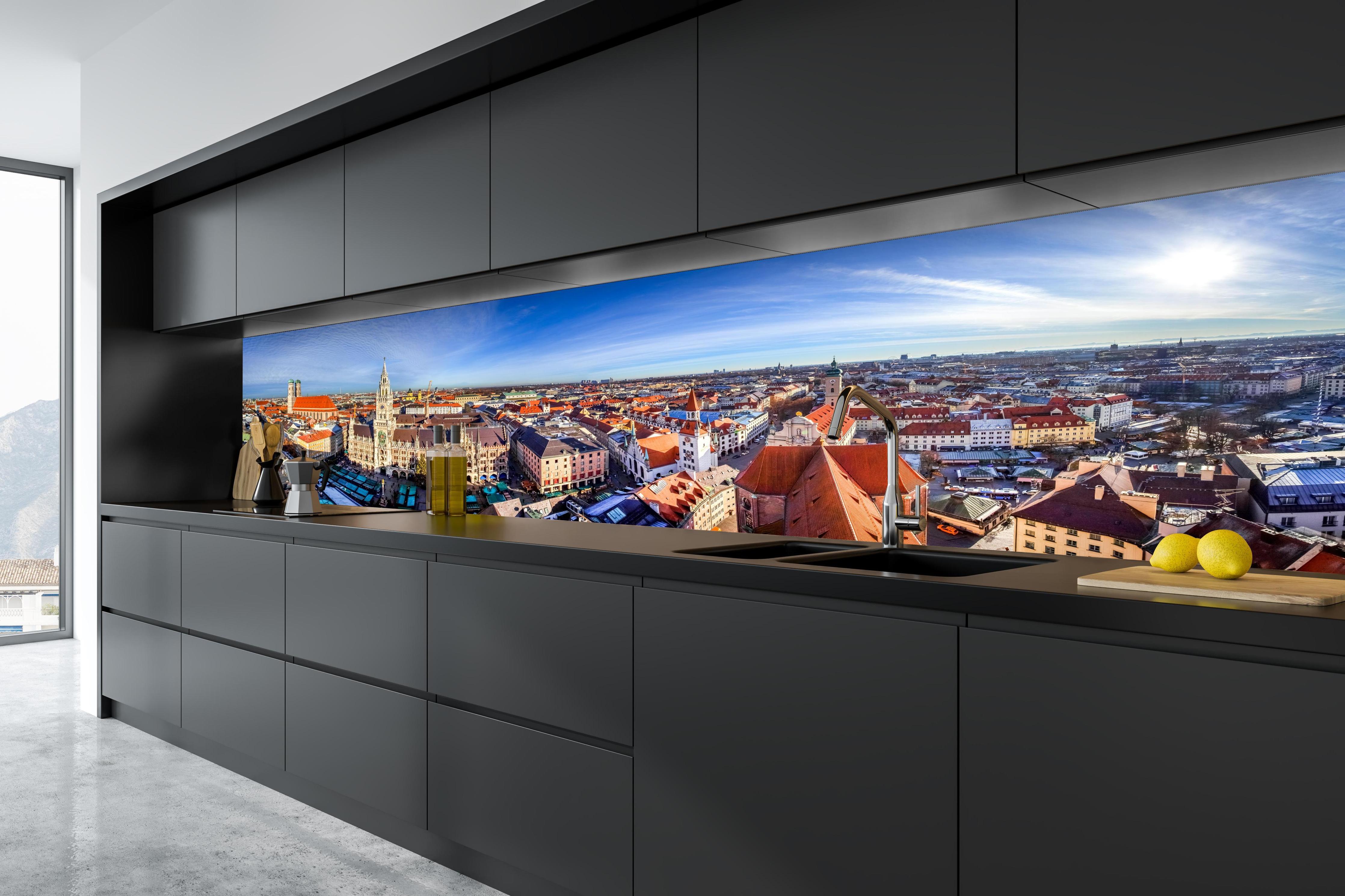 Küche - Mittagsausblick über die Stadt München in tiefschwarzer matt-premium Einbauküche