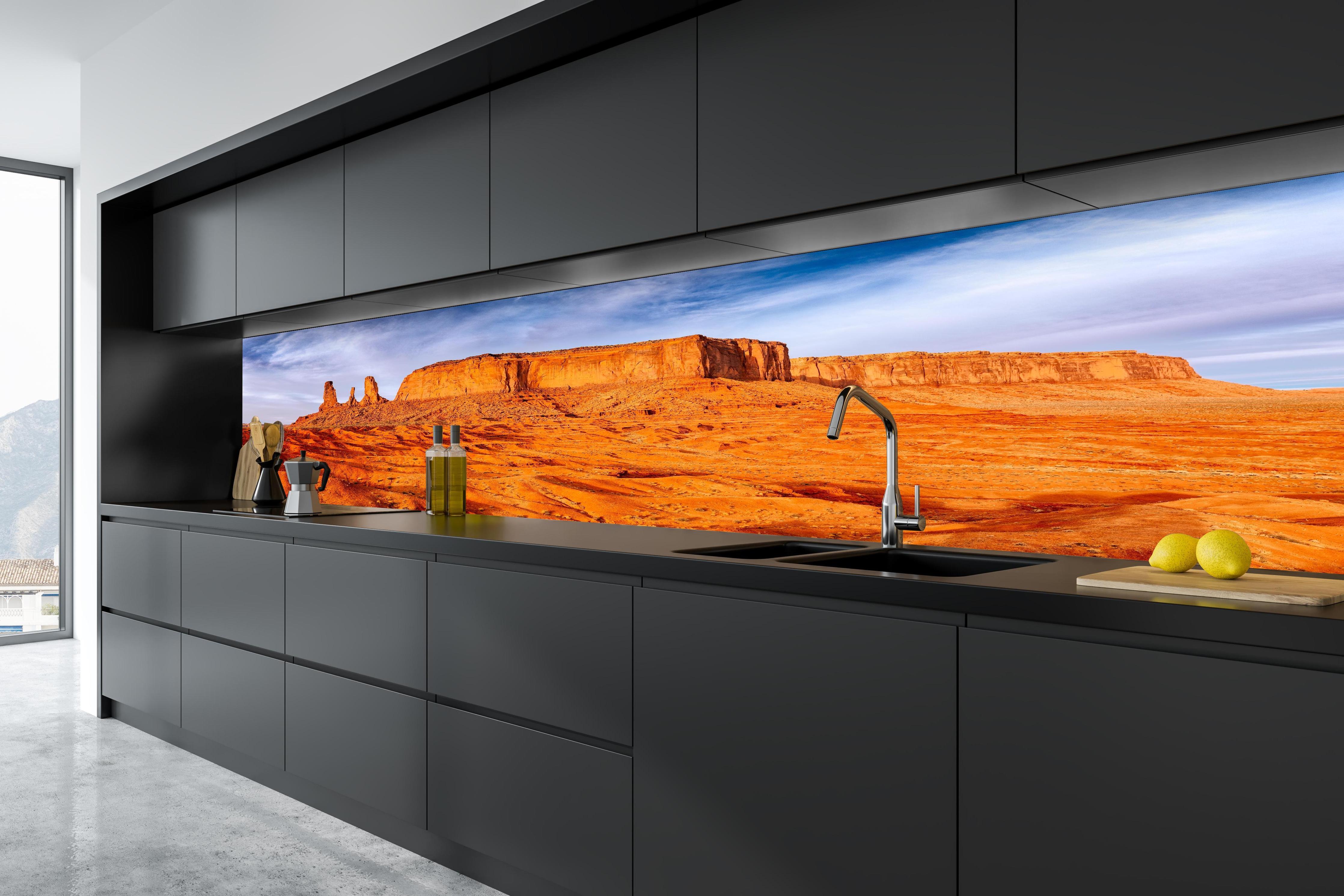 Küche - Monumentale Tallandschaft in tiefschwarzer matt-premium Einbauküche