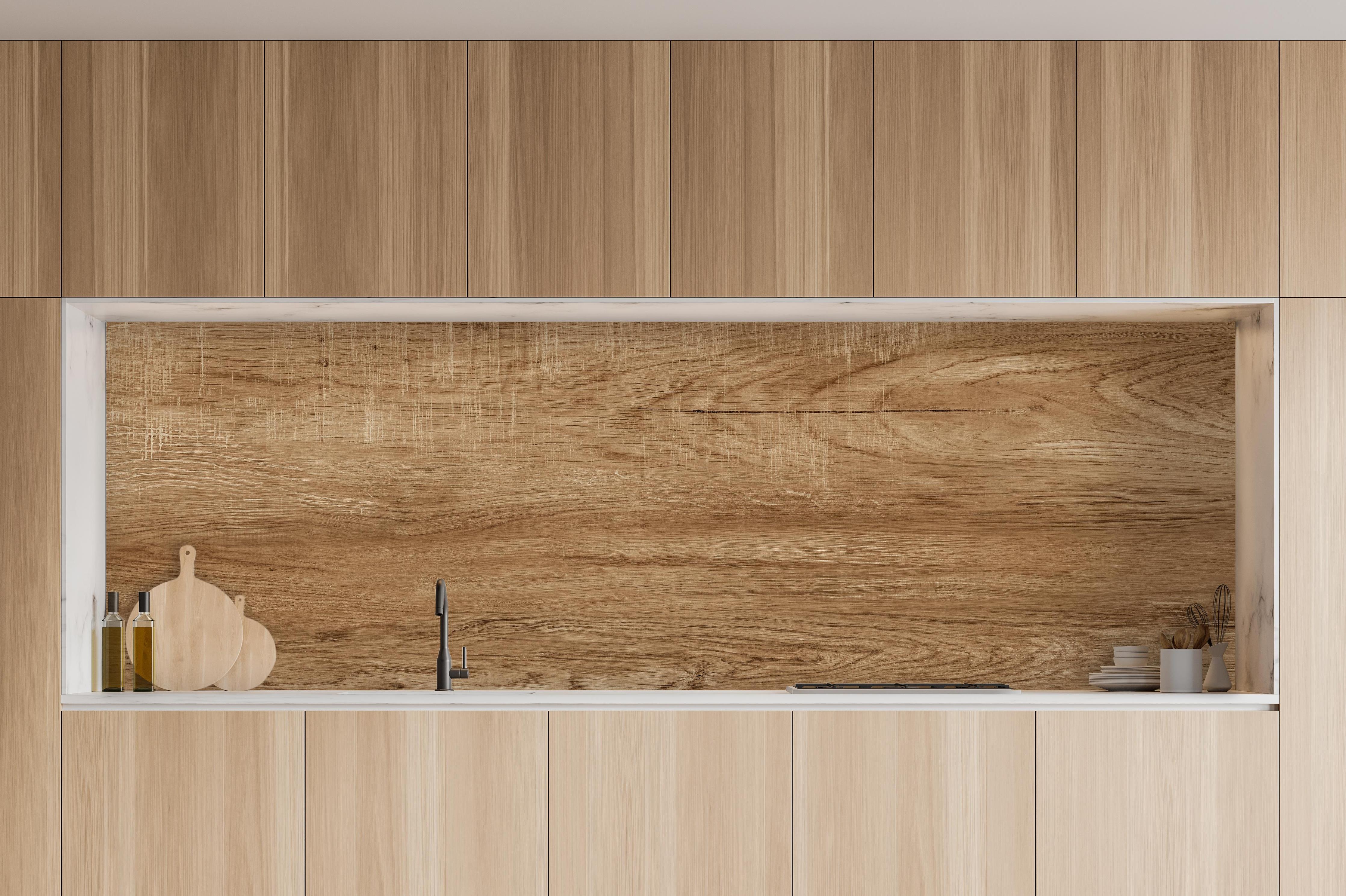 Küche - Natürliche Braune Walnussholz-Struktur in charakteristischer Vollholz-Küche mit modernem Gasherd