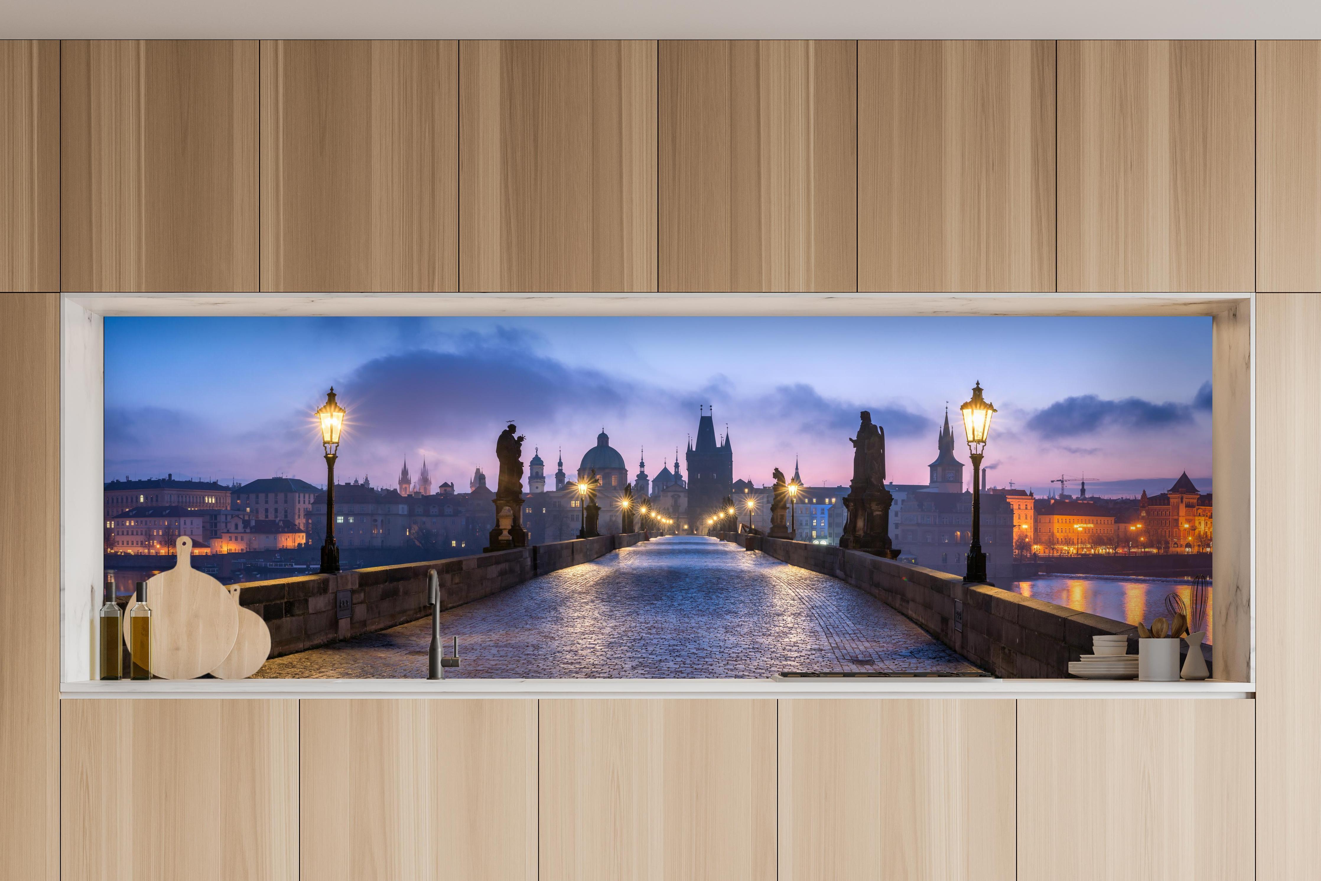 Küche - Panorama der Karlsbrücke in Prag in charakteristischer Vollholz-Küche mit modernem Gasherd