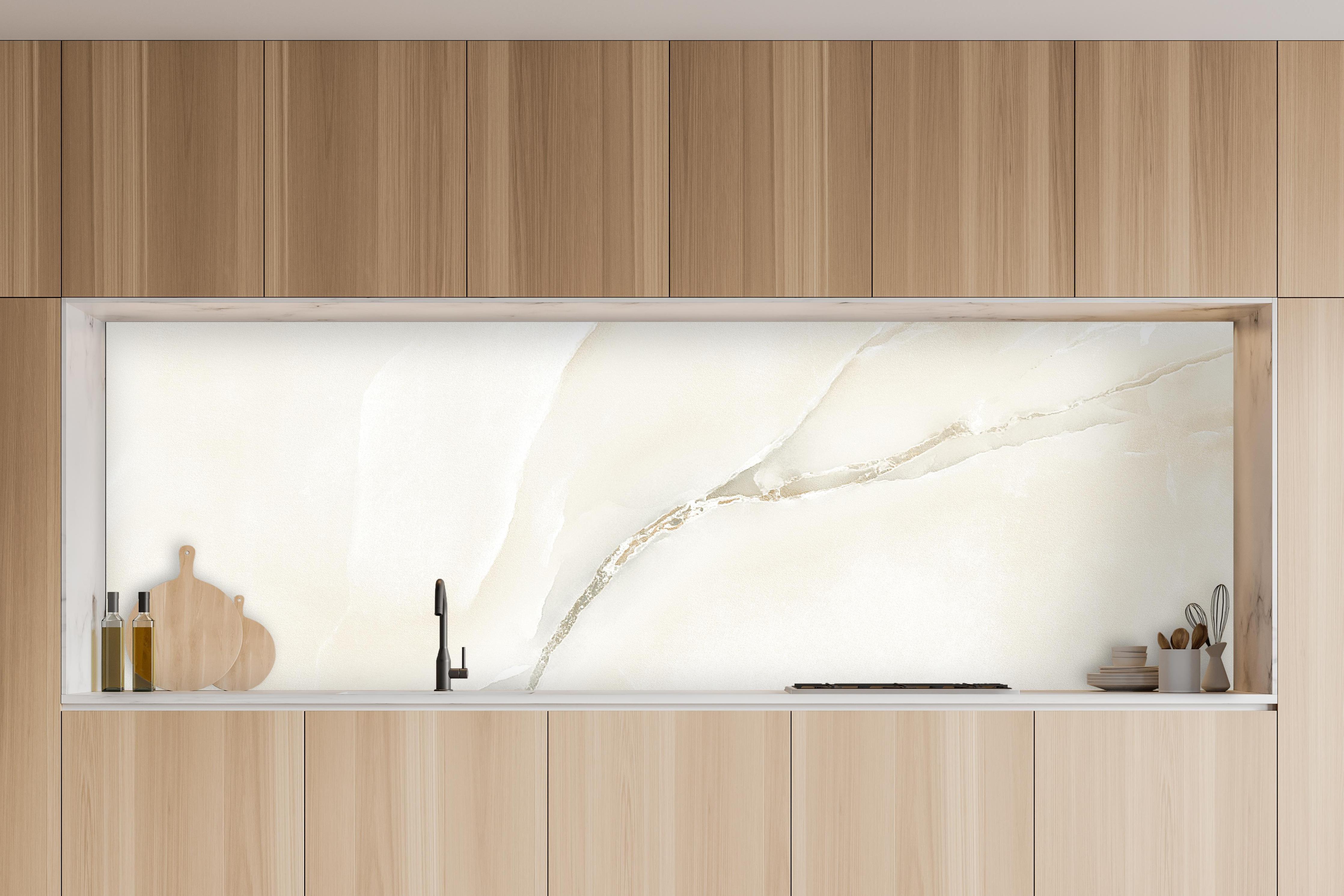 Küche - Polierter Onyxmarmor 1 in charakteristischer Vollholz-Küche mit modernem Gasherd