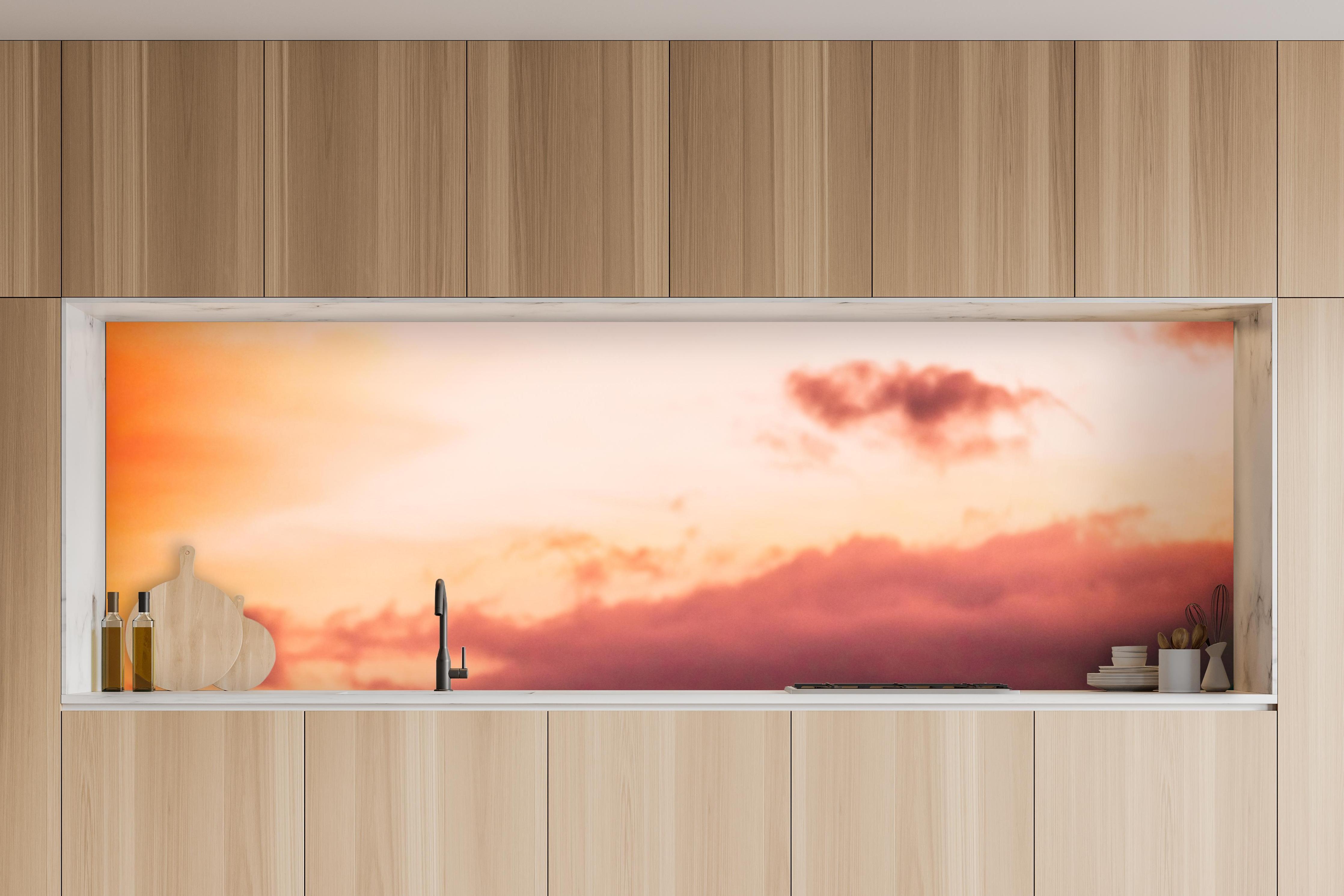 Küche - Rennradfahrer in charakteristischer Vollholz-Küche mit modernem Gasherd