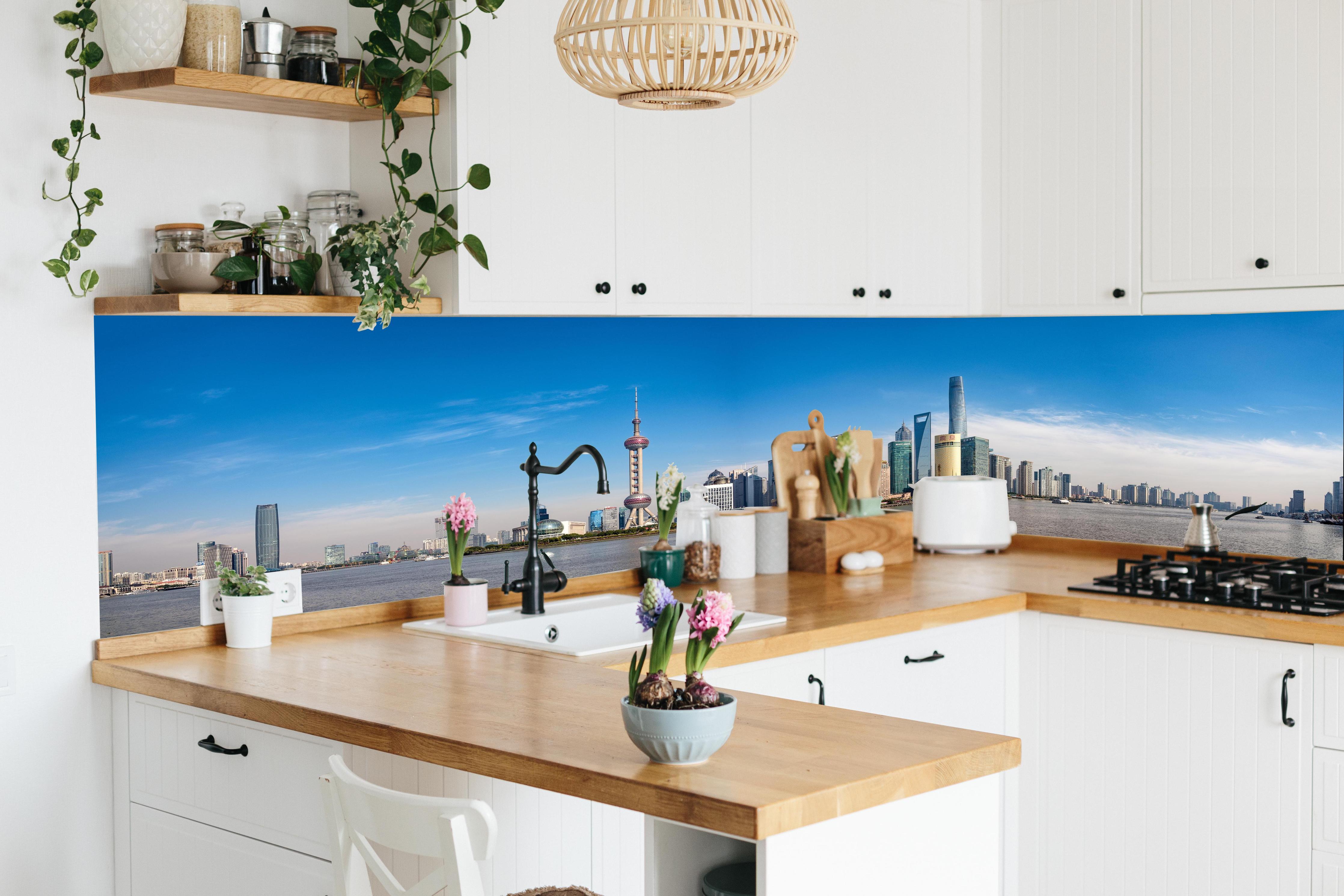 Küche - Skyline von Shanghai in lebendiger Küche mit bunten Blumen