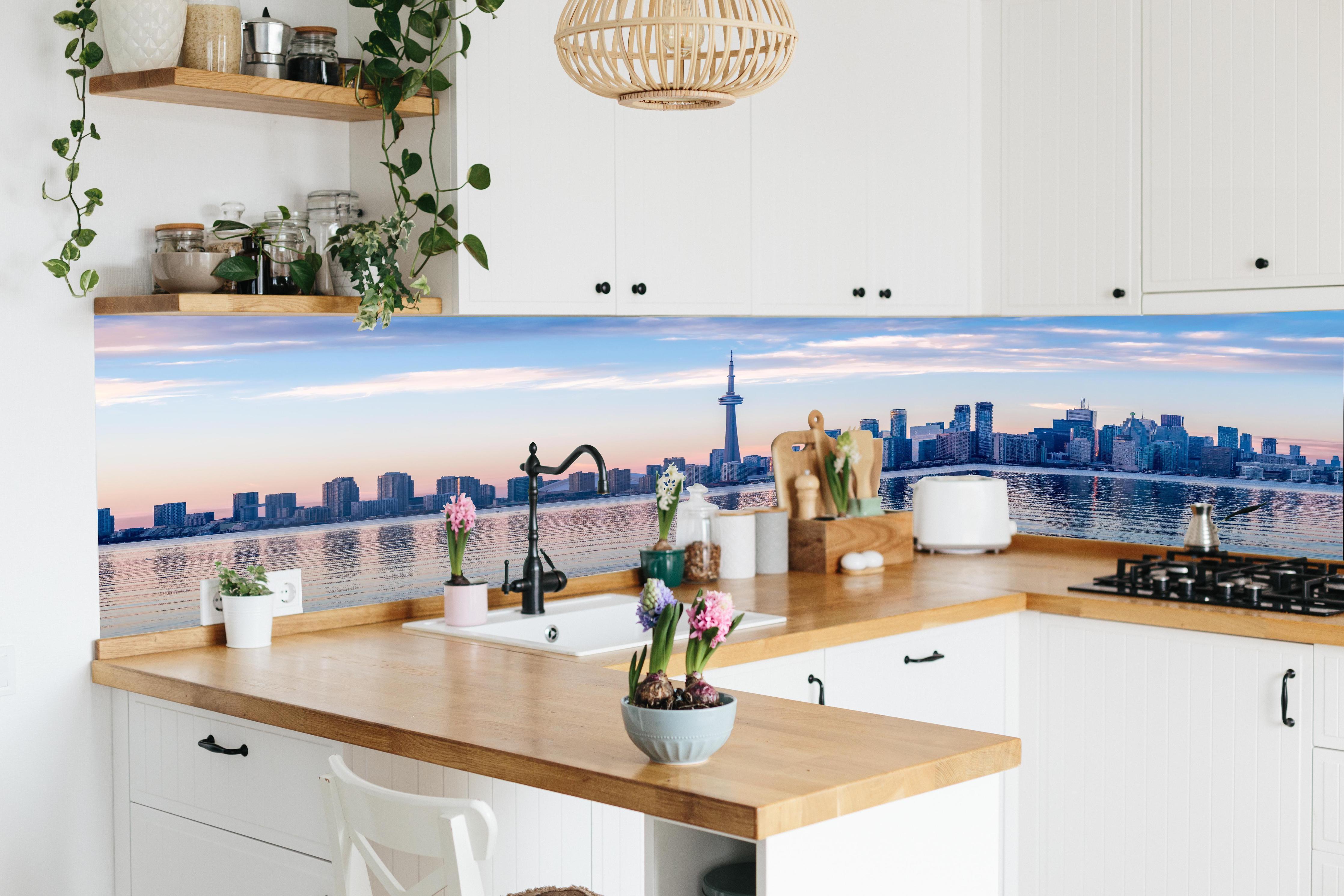 Küche - Skyline von Toronto in lebendiger Küche mit bunten Blumen