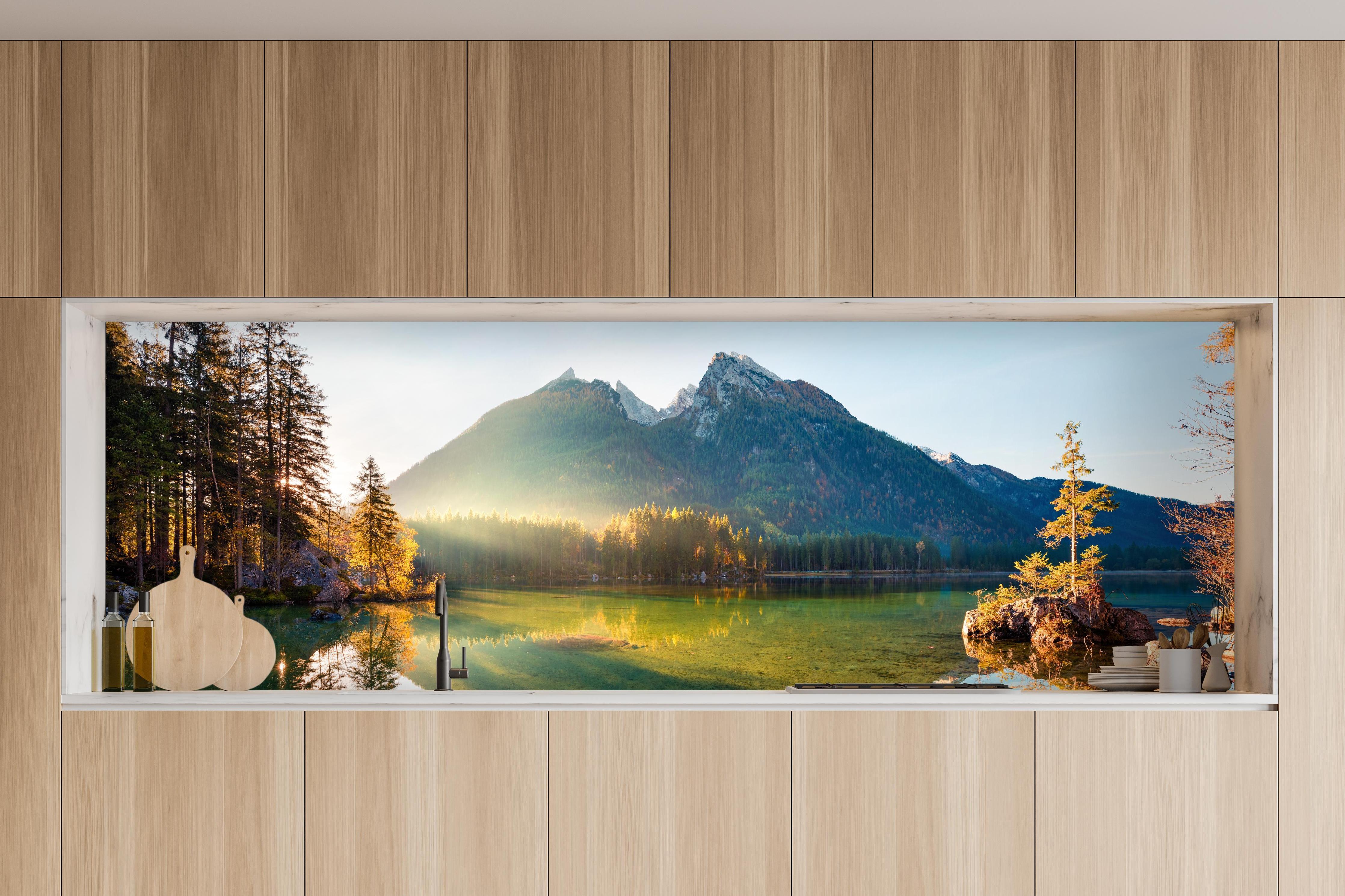 Küche - Sonnenaufgang am Hintersee in charakteristischer Vollholz-Küche mit modernem Gasherd