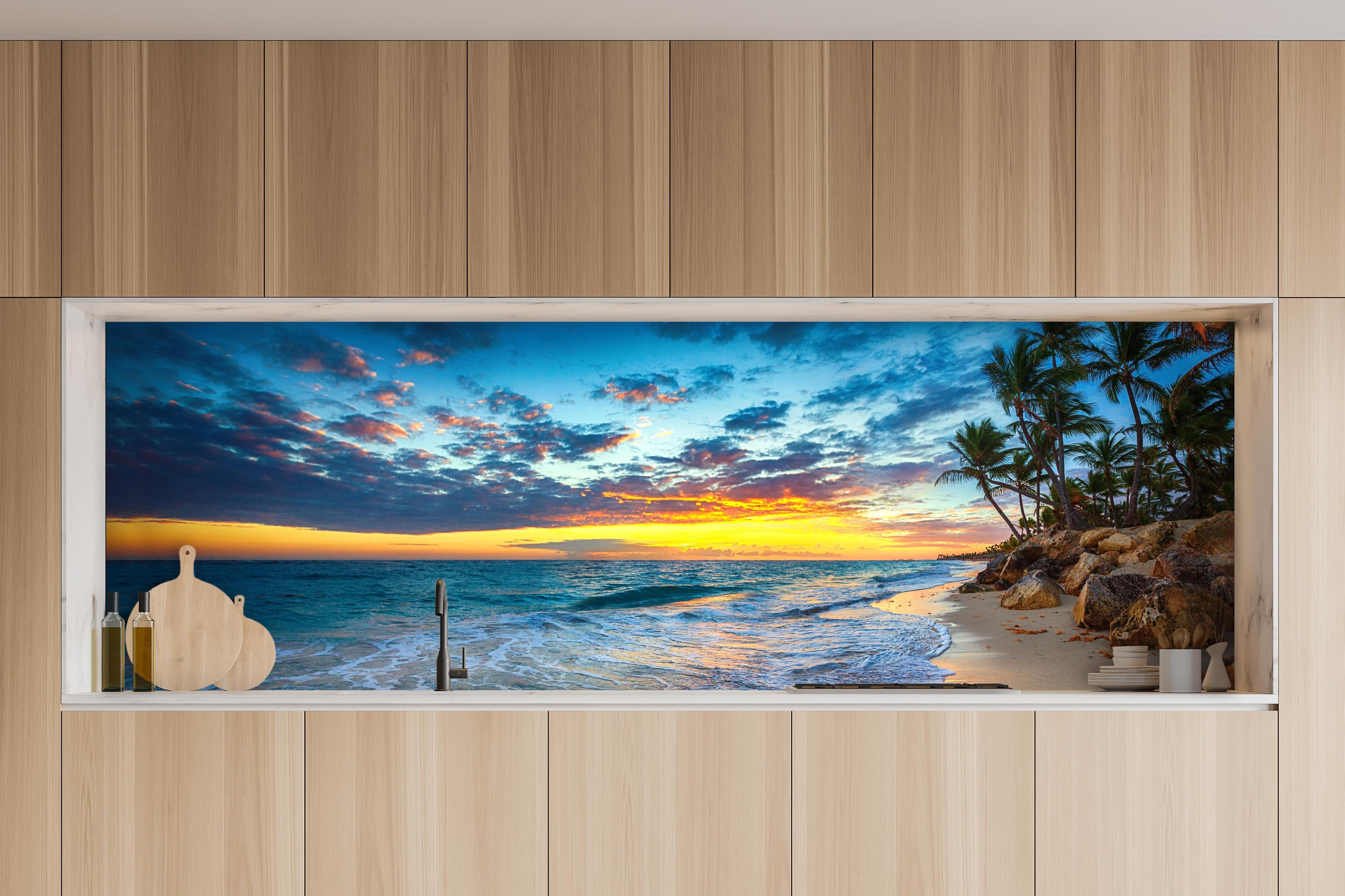 Küche - Sonnenaufgang über dem Strand in charakteristischer Vollholz-Küche mit modernem Gasherd