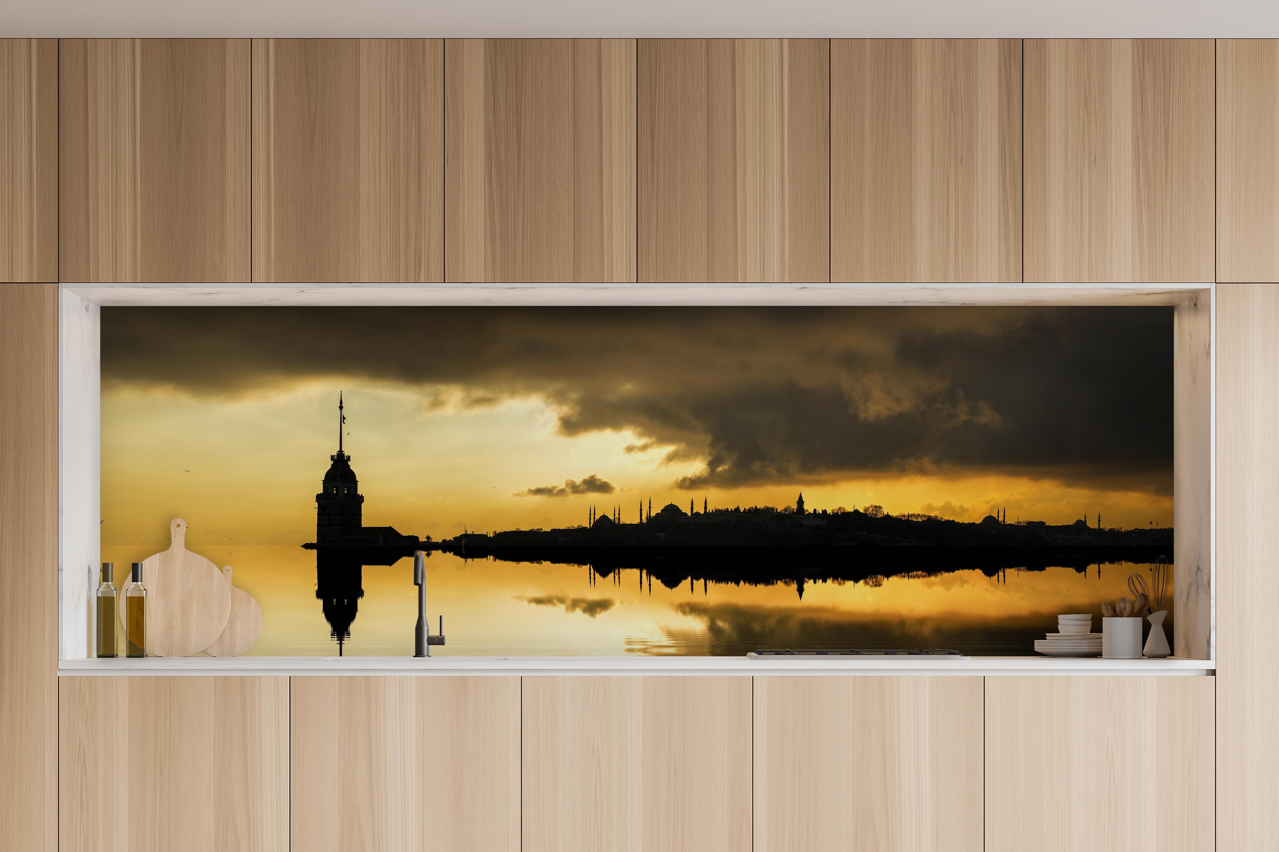 Küche - Sonnenuntergang Istanbul - Kiz kulesi in charakteristischer Vollholz-Küche mit modernem Gasherd