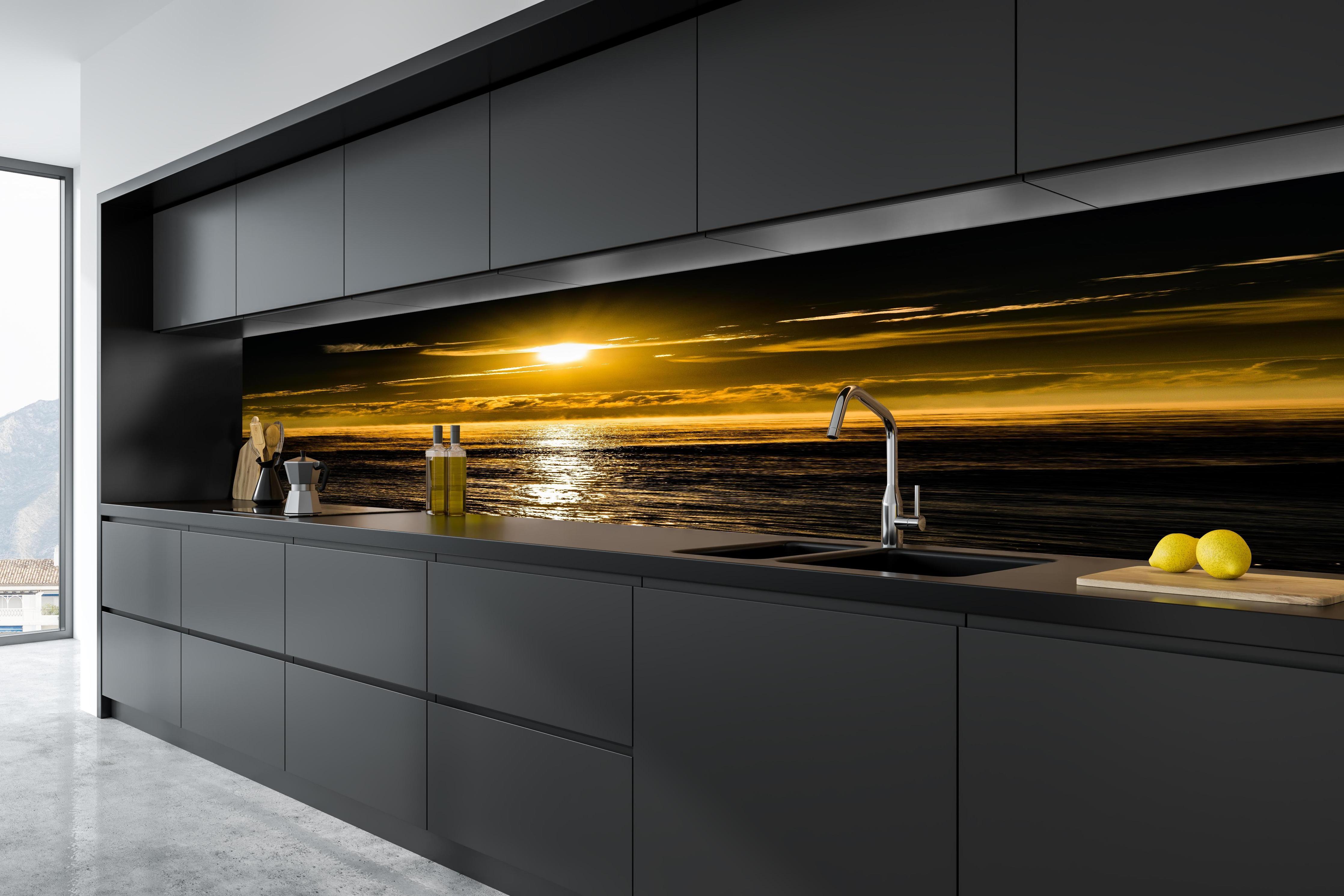Küche - Sonnenuntergang über dem Meer in tiefschwarzer matt-premium Einbauküche