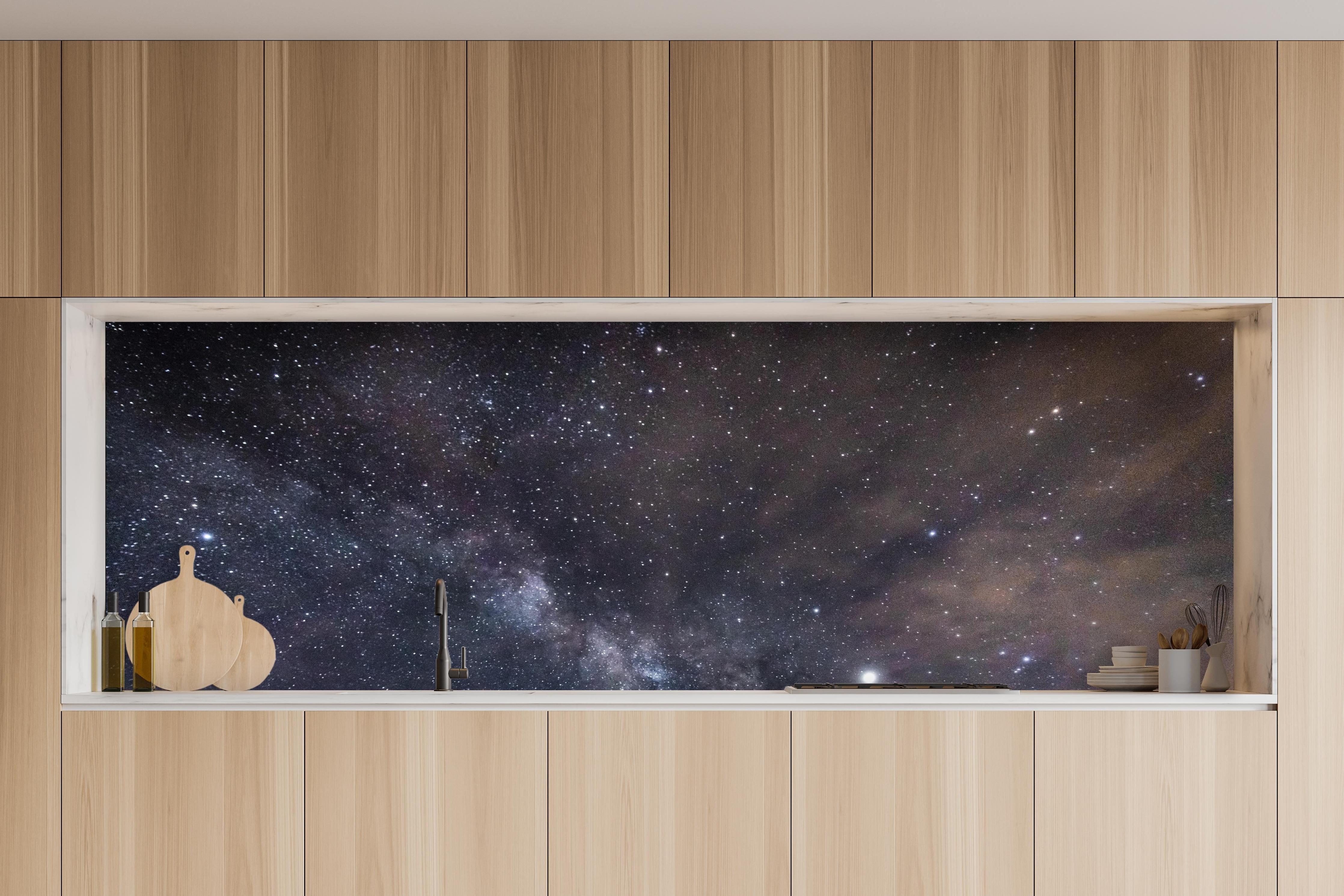 Küche - Sterne im Himmel bei Nacht in charakteristischer Vollholz-Küche mit modernem Gasherd