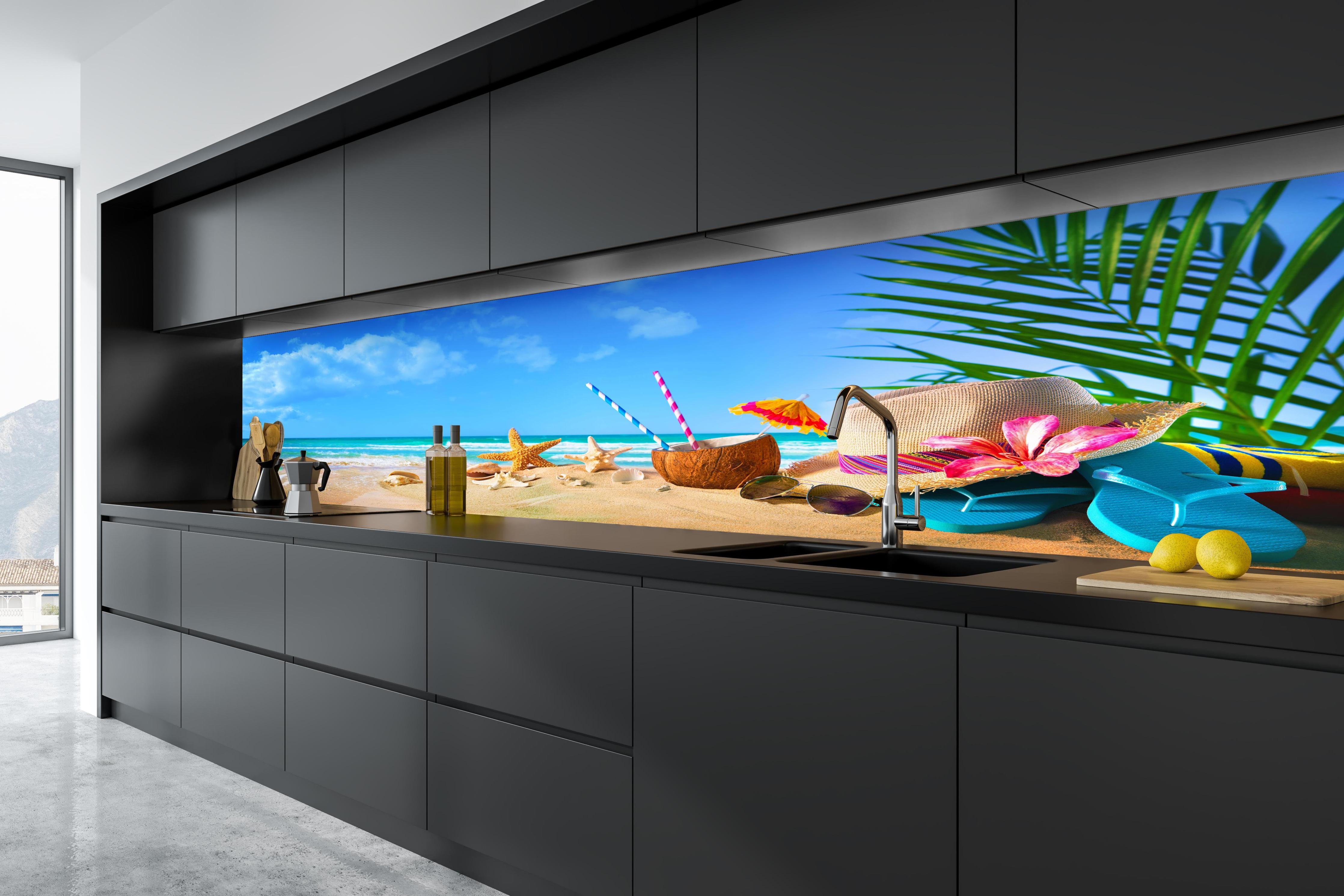 Küche - Strandaccesoires in tiefschwarzer matt-premium Einbauküche