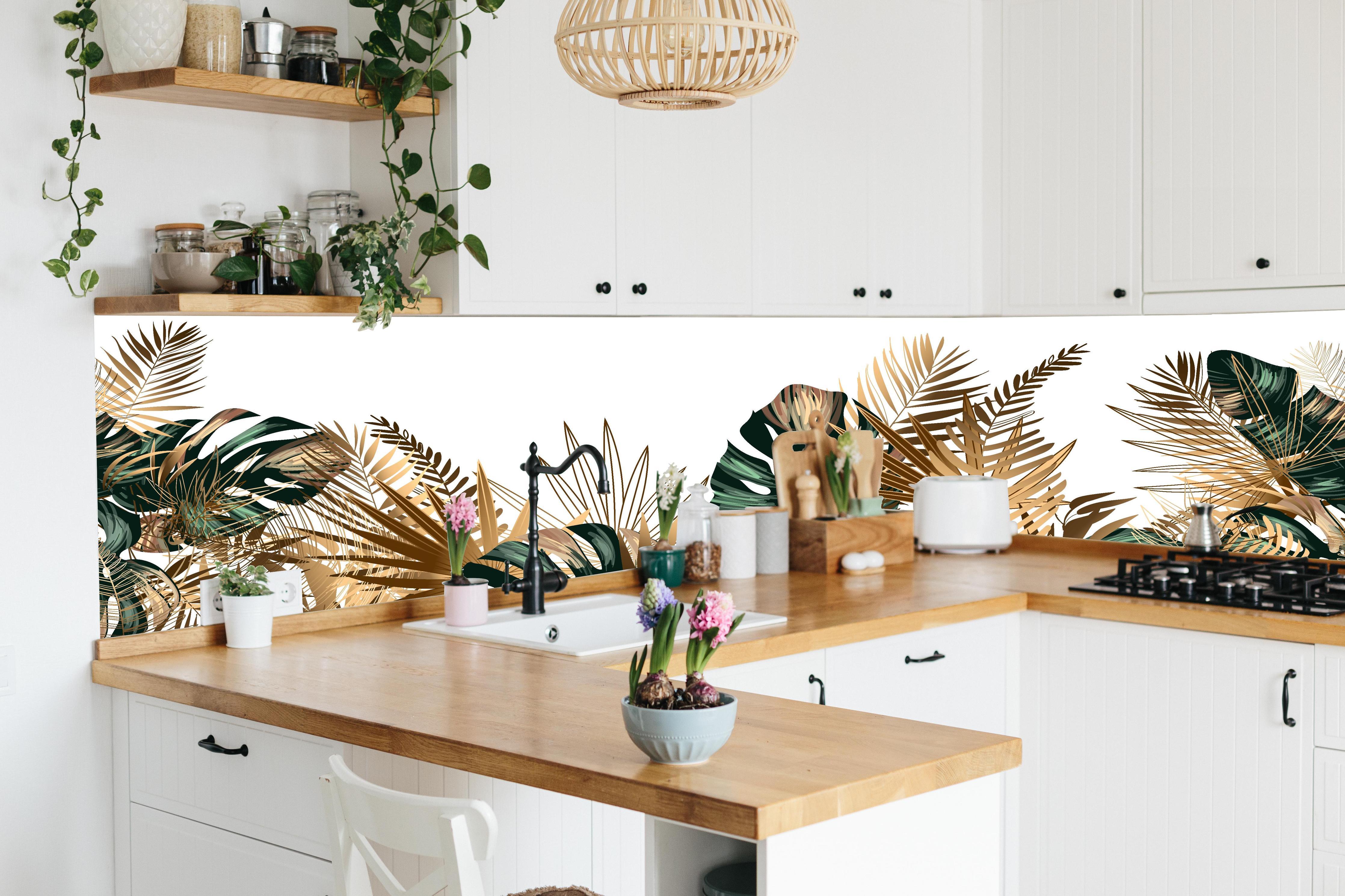 Küche - Tropische Gold-Palmen Dekor in lebendiger Küche mit bunten Blumen