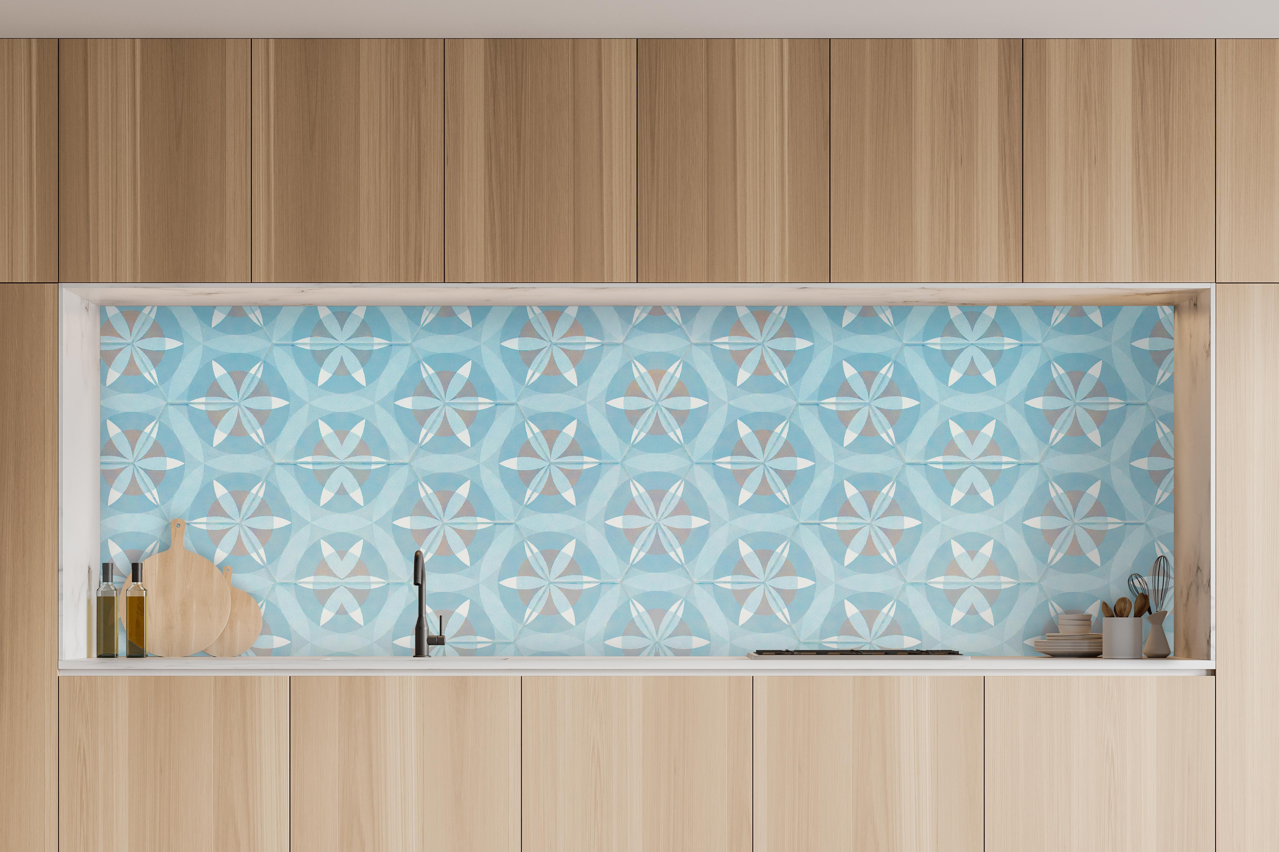 Küche - Türkis-Braun Vintage geometrisch Mosaik in charakteristischer Vollholz-Küche mit modernem Gasherd