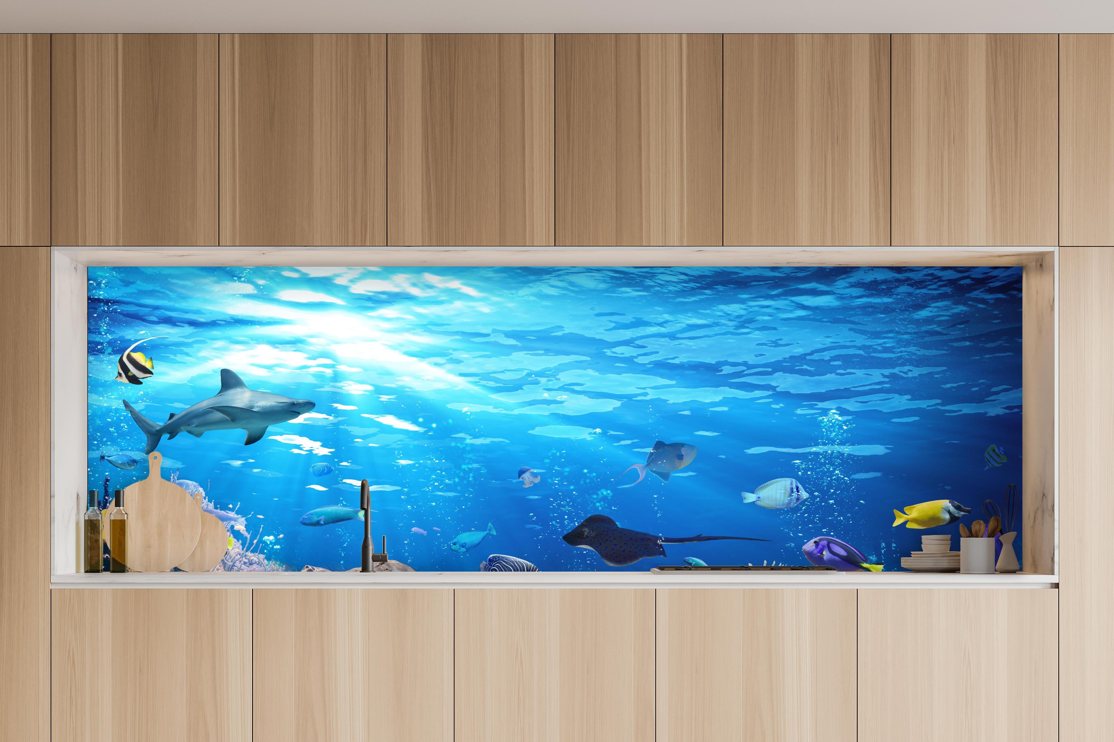 Küche - Vielfältige Unterwasserwelt in charakteristischer Vollholz-Küche mit modernem Gasherd