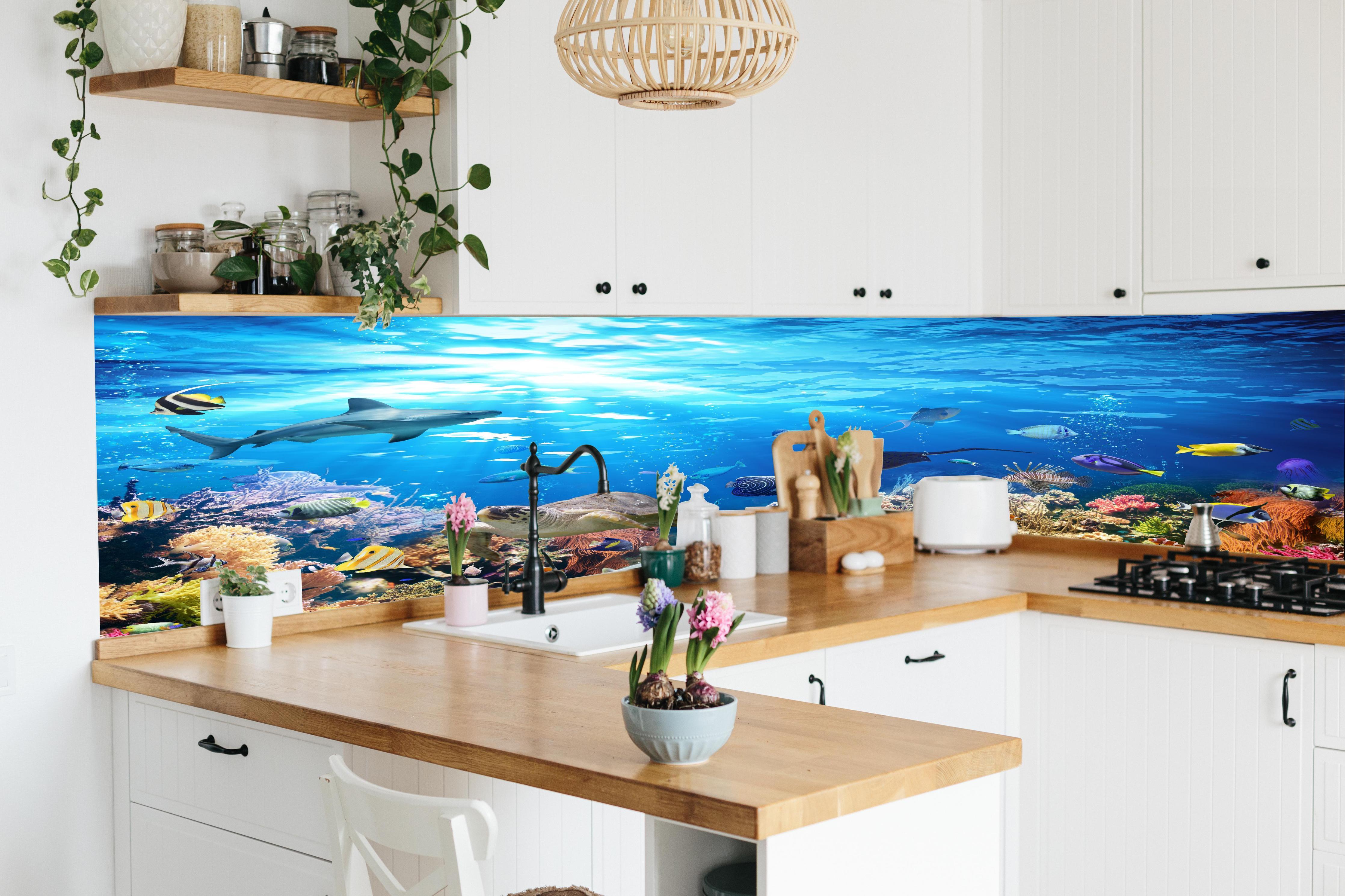 Küche - Vielfältige Unterwasserwelt in lebendiger Küche mit bunten Blumen